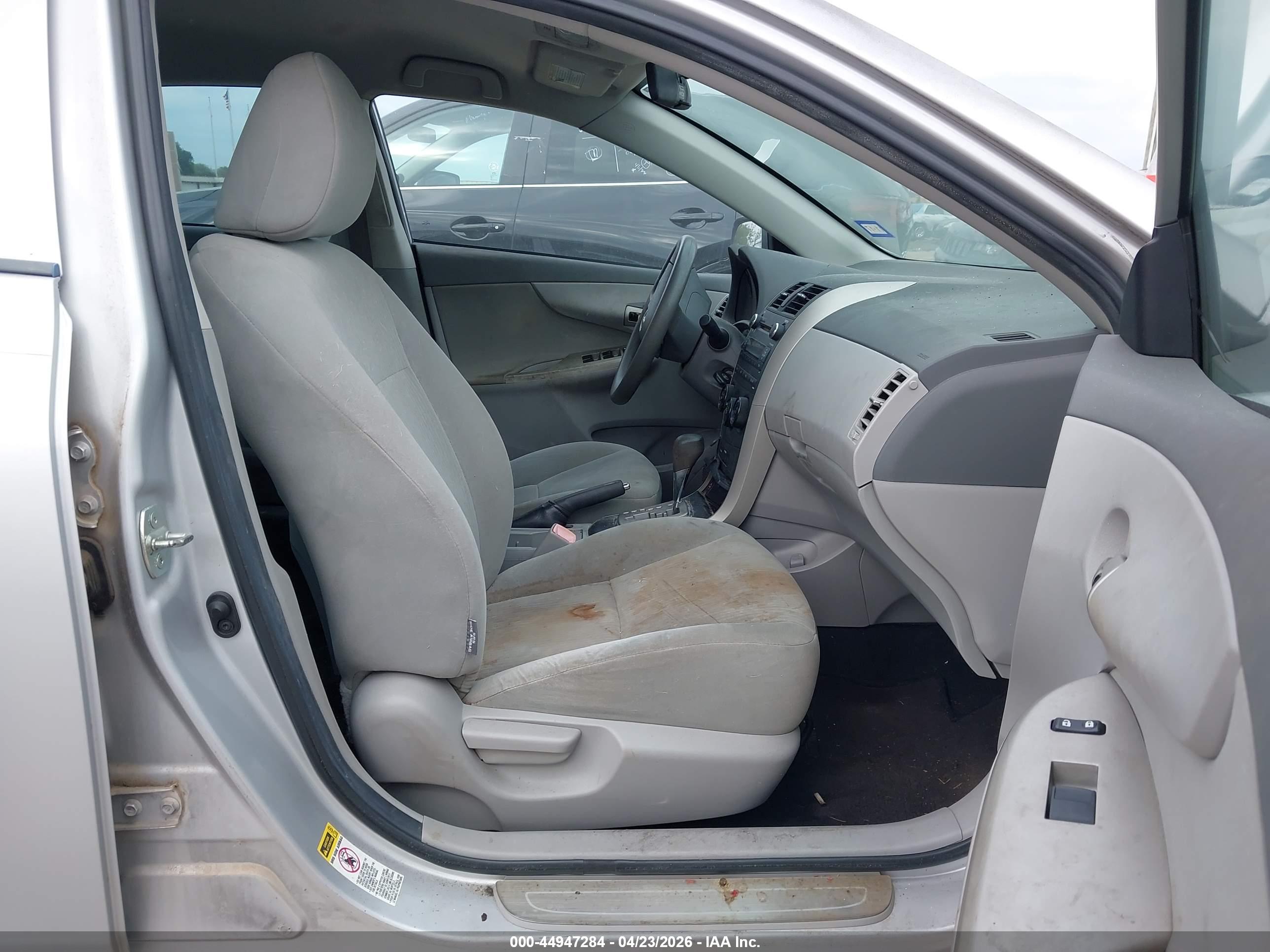 TOYOTA COROLLA image 5