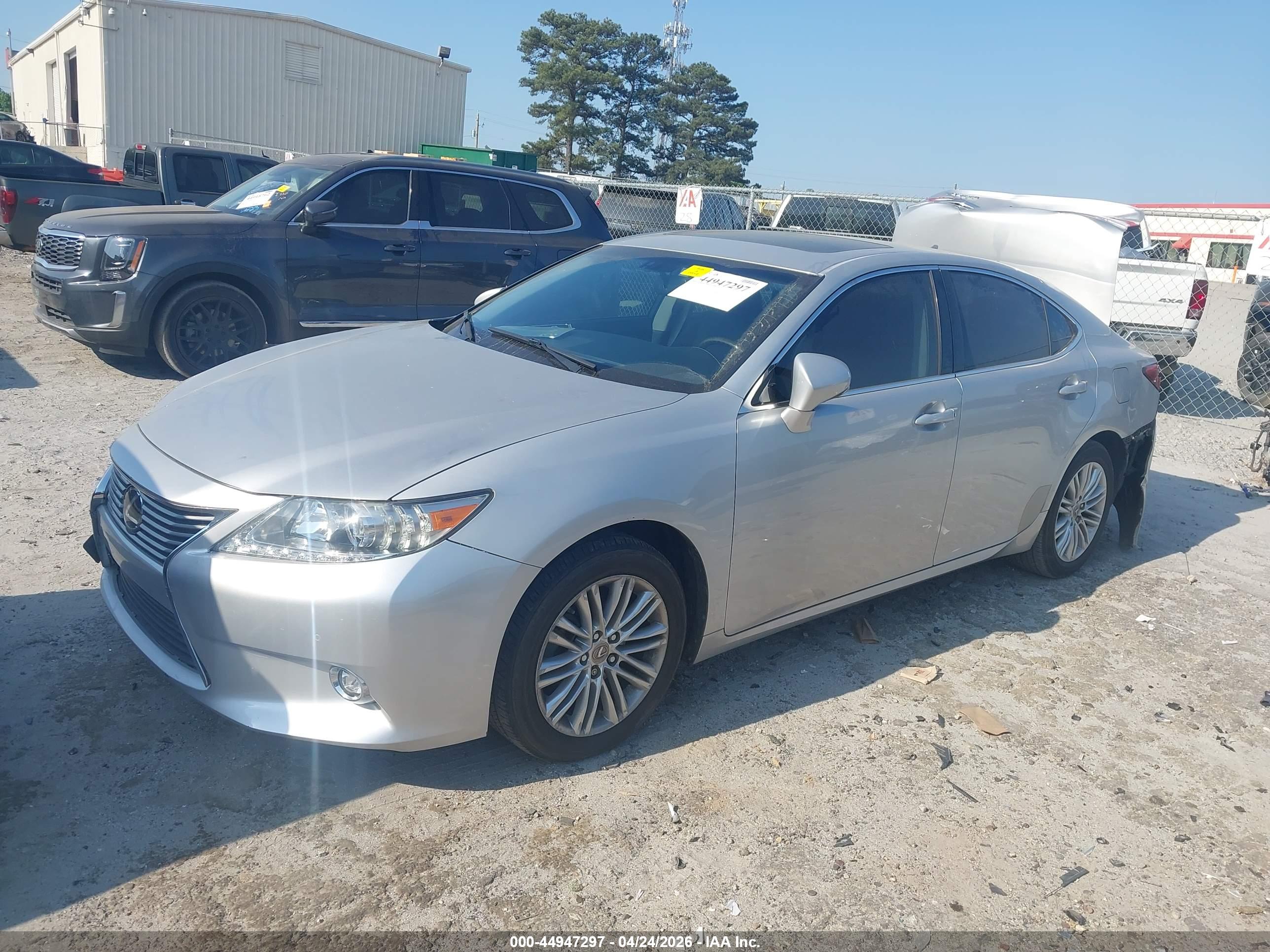 LEXUS ES image 2