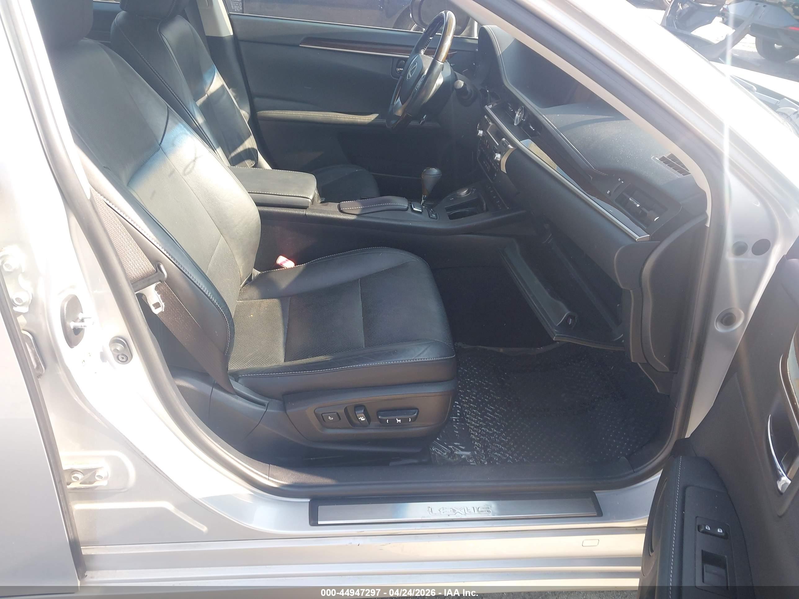 LEXUS ES image 5