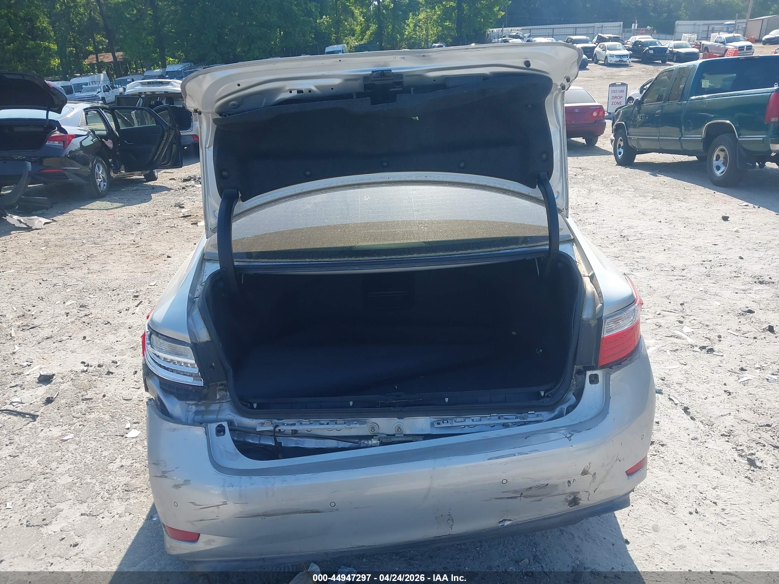 LEXUS ES image 6