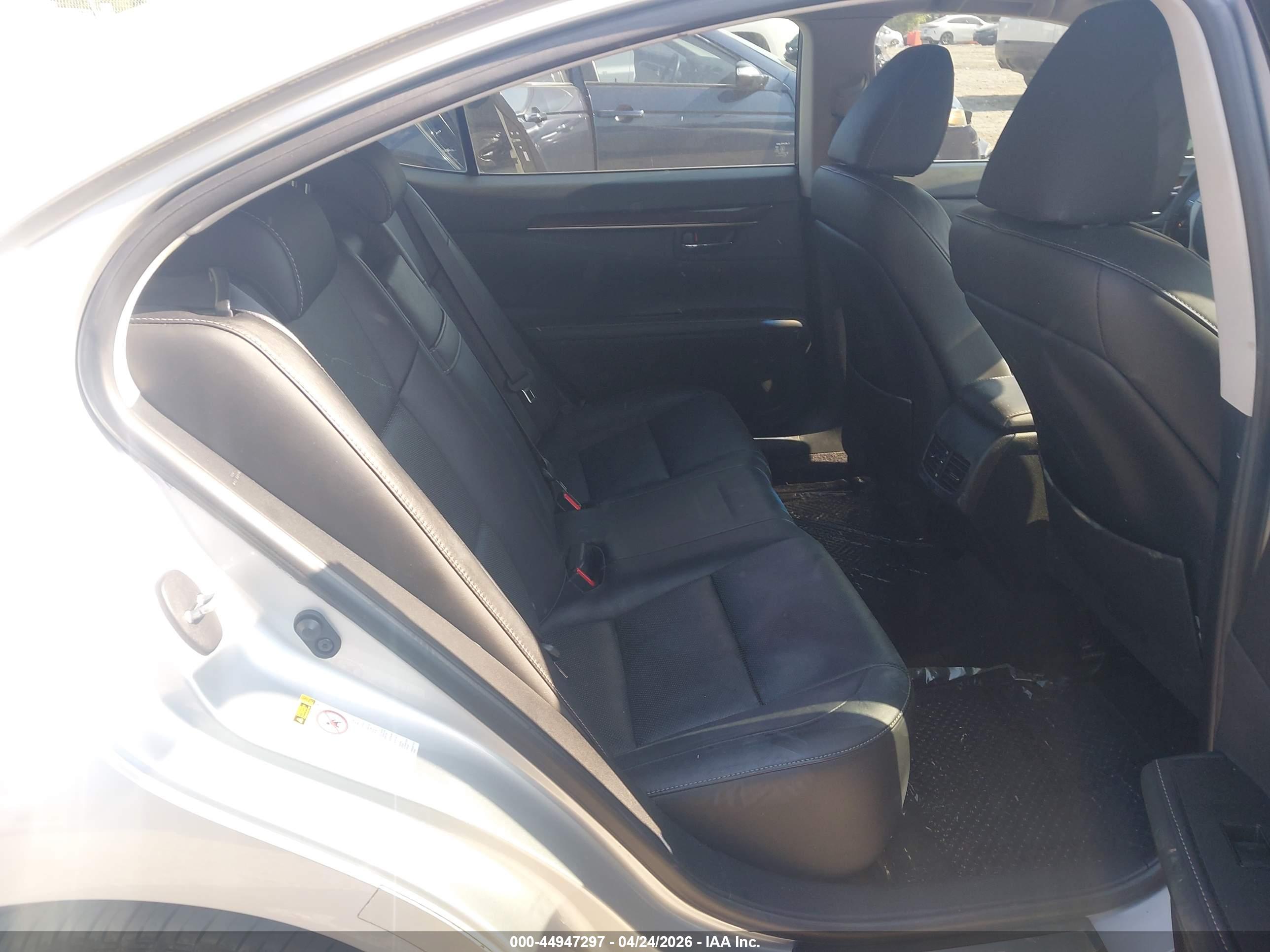 LEXUS ES image 8