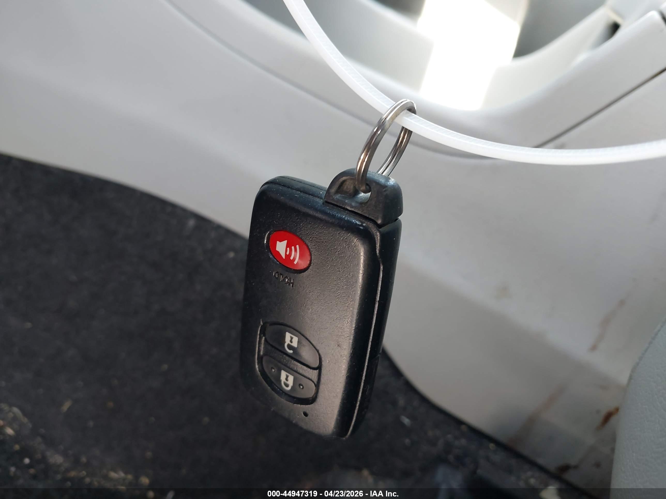TOYOTA PRIUS image 11