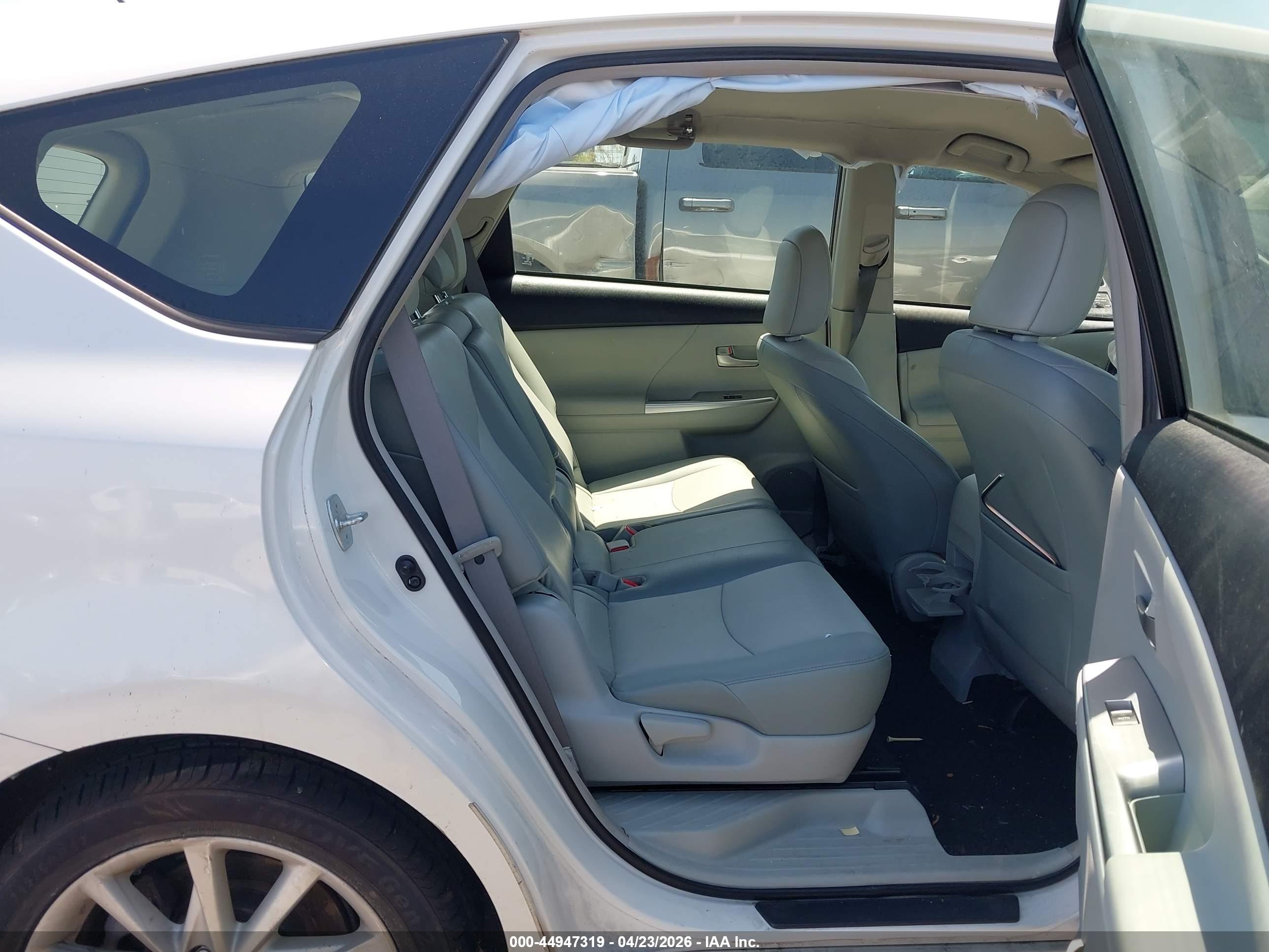 TOYOTA PRIUS image 8