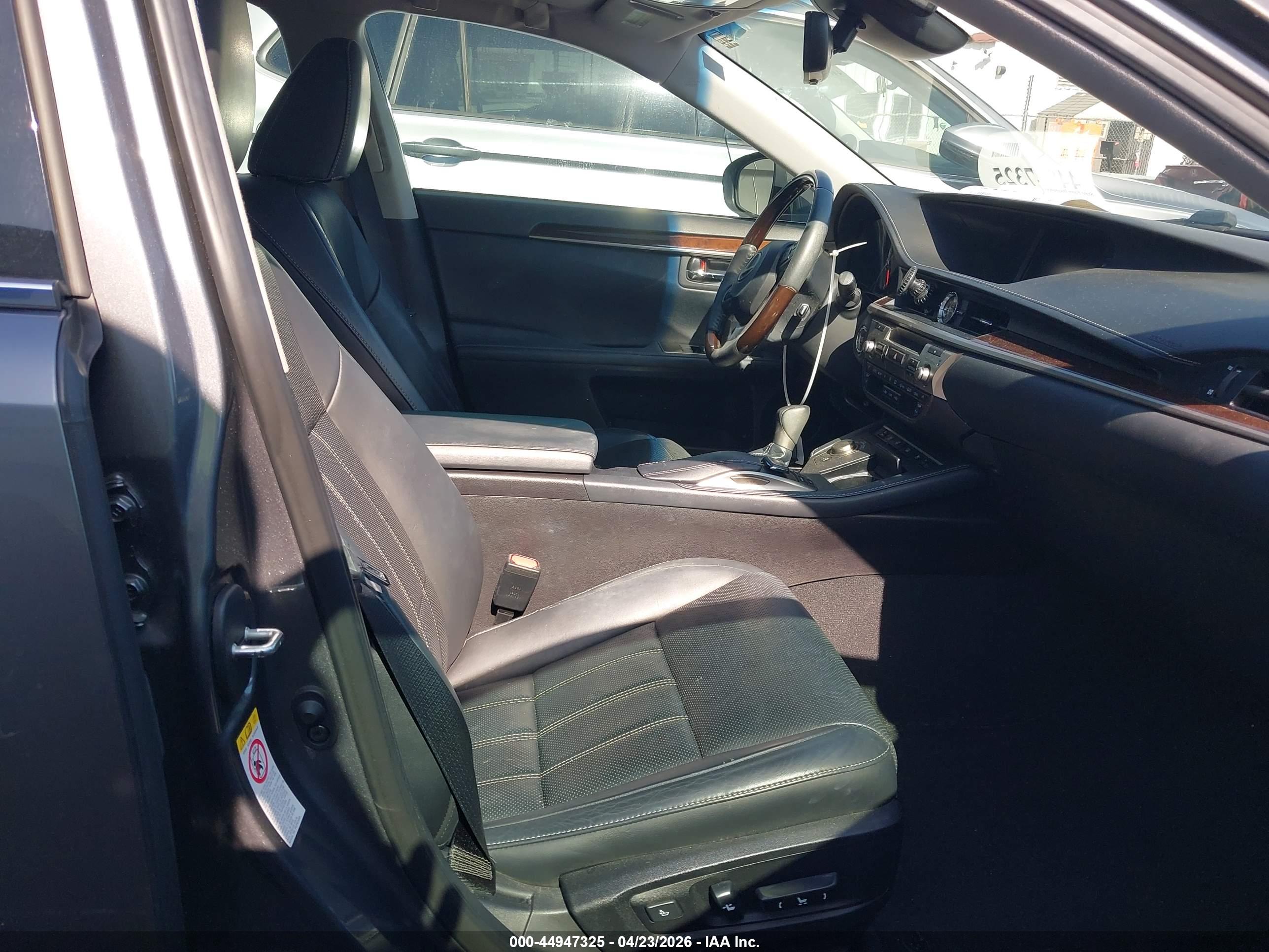 LEXUS ES image 5