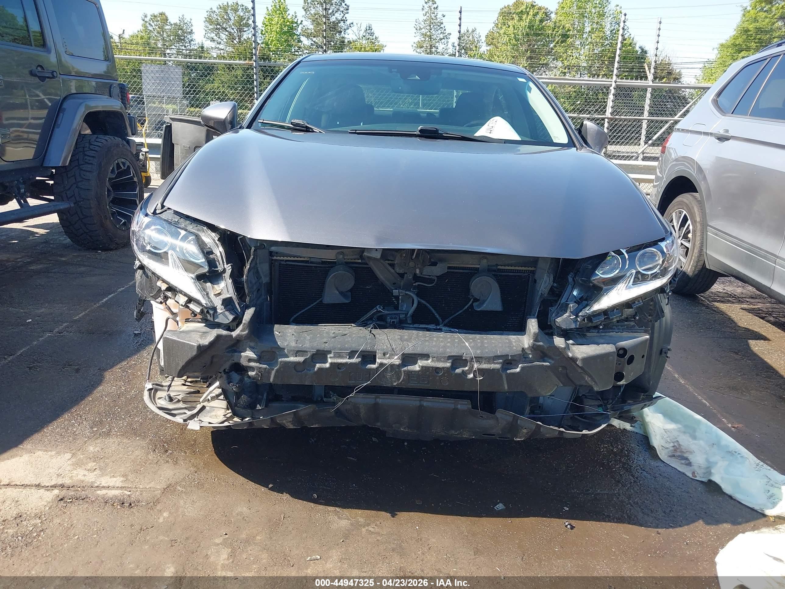 LEXUS ES image 6