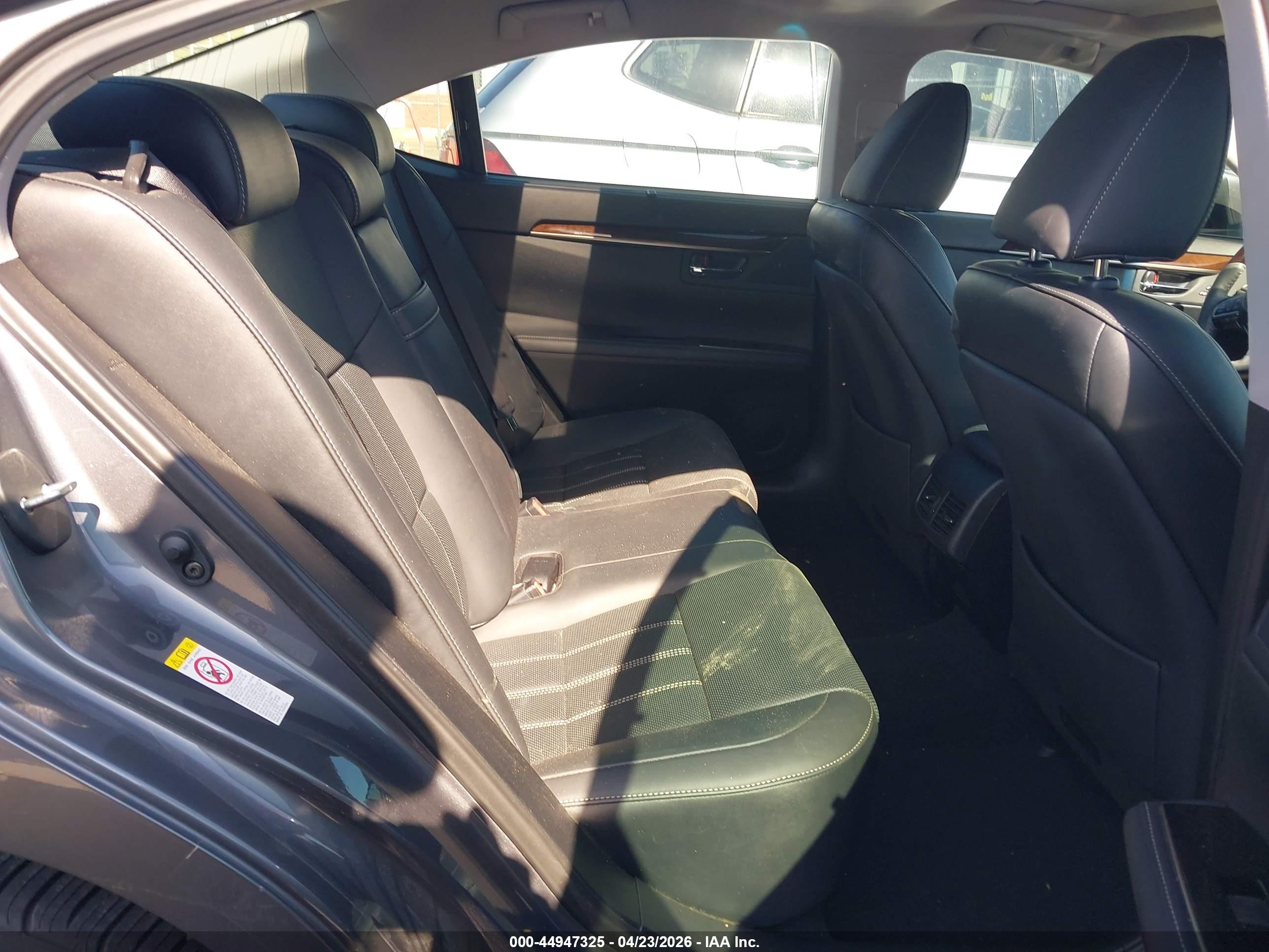 LEXUS ES image 8