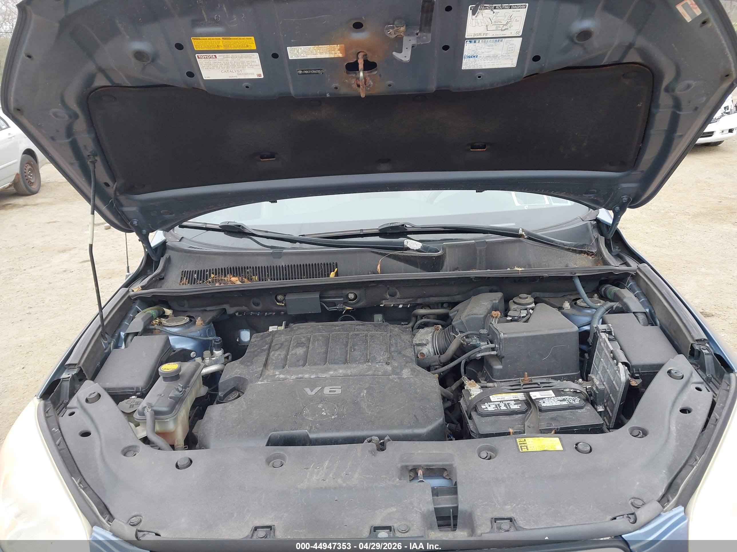 TOYOTA RAV4 image 10