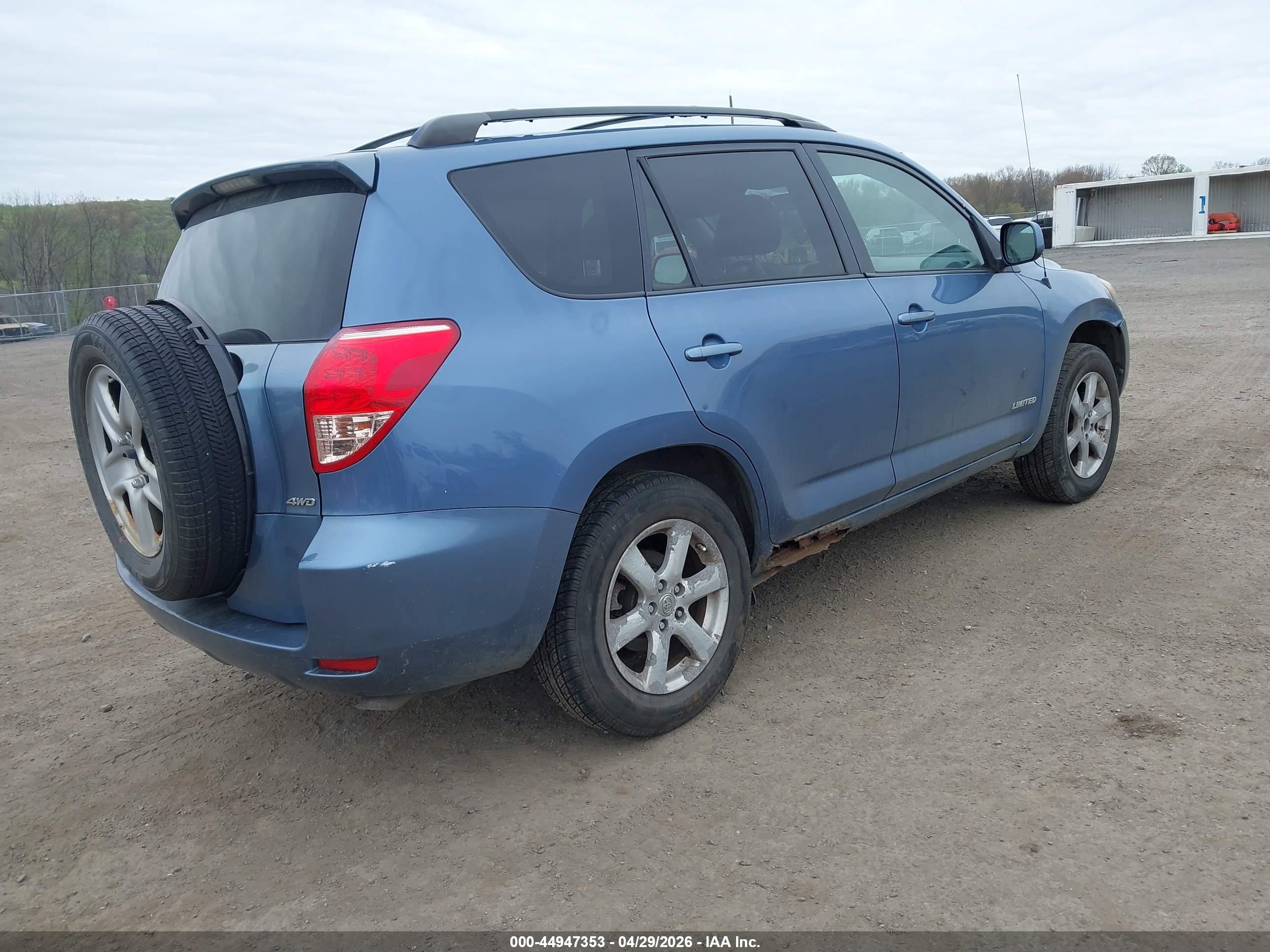 TOYOTA RAV4 image 4