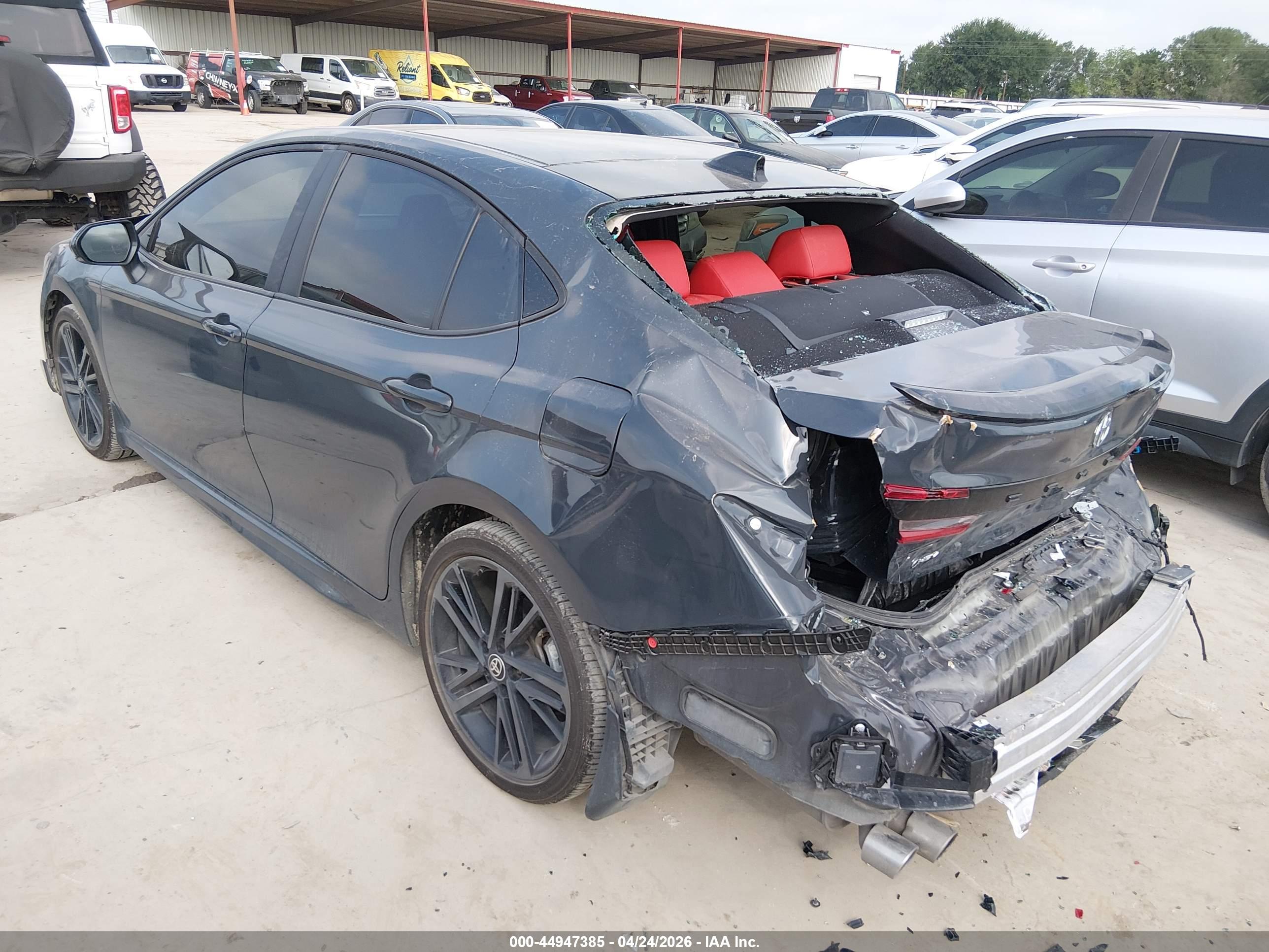 TOYOTA CAMRY image 3