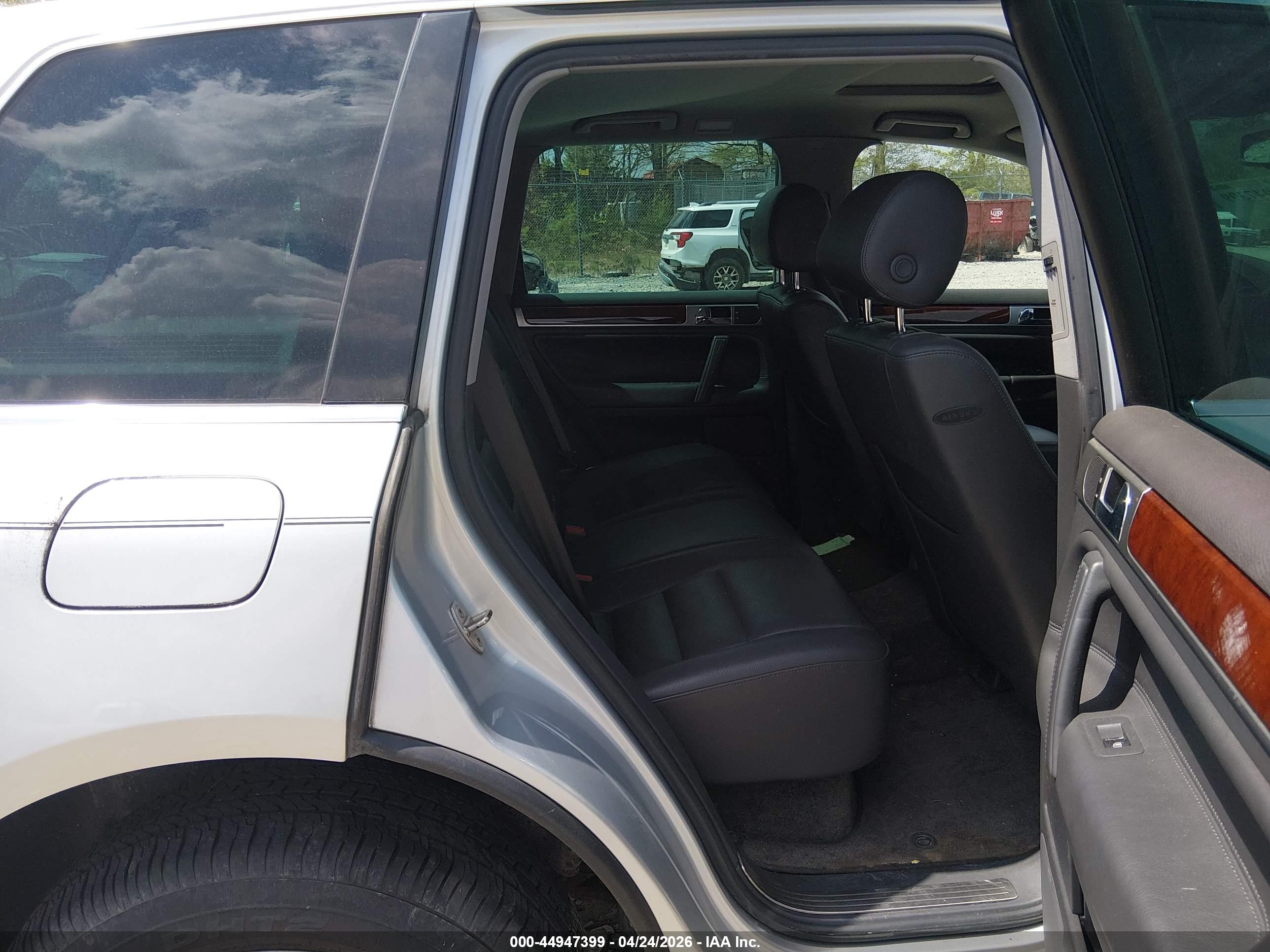 VOLKSWAGEN TOUAREG image 8