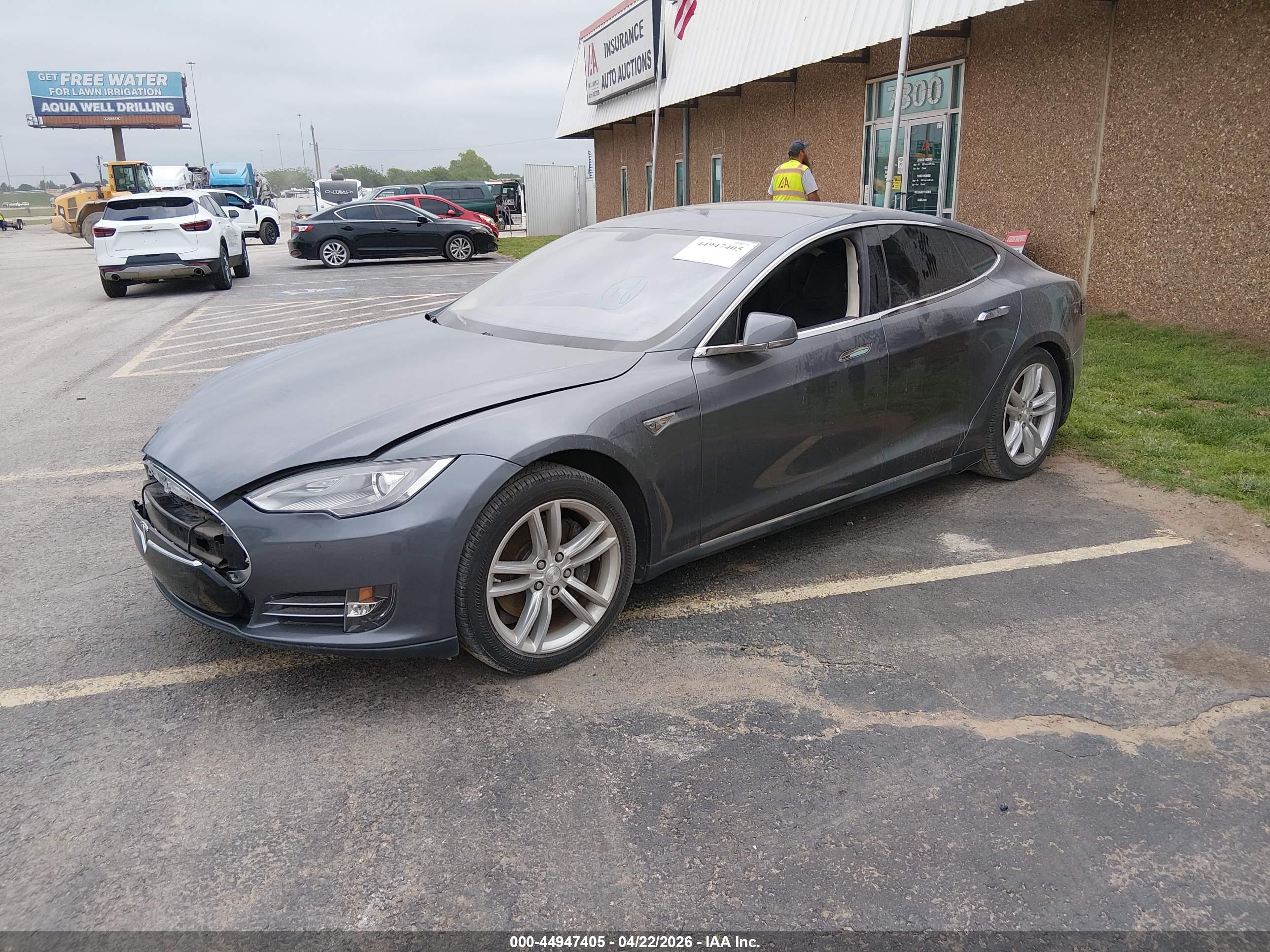 TESLA MODEL image 2