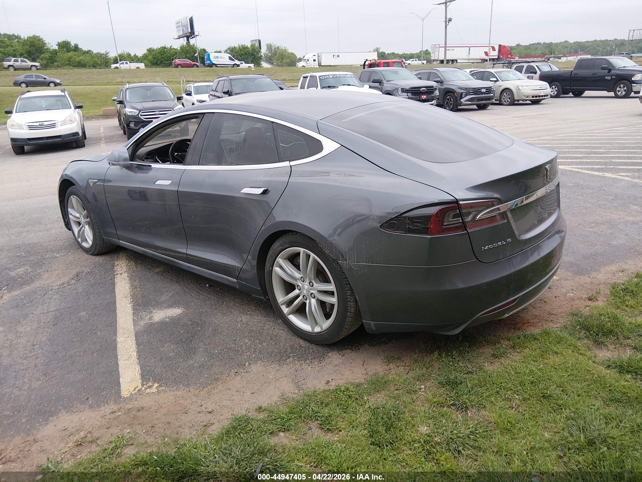 TESLA MODEL image 3