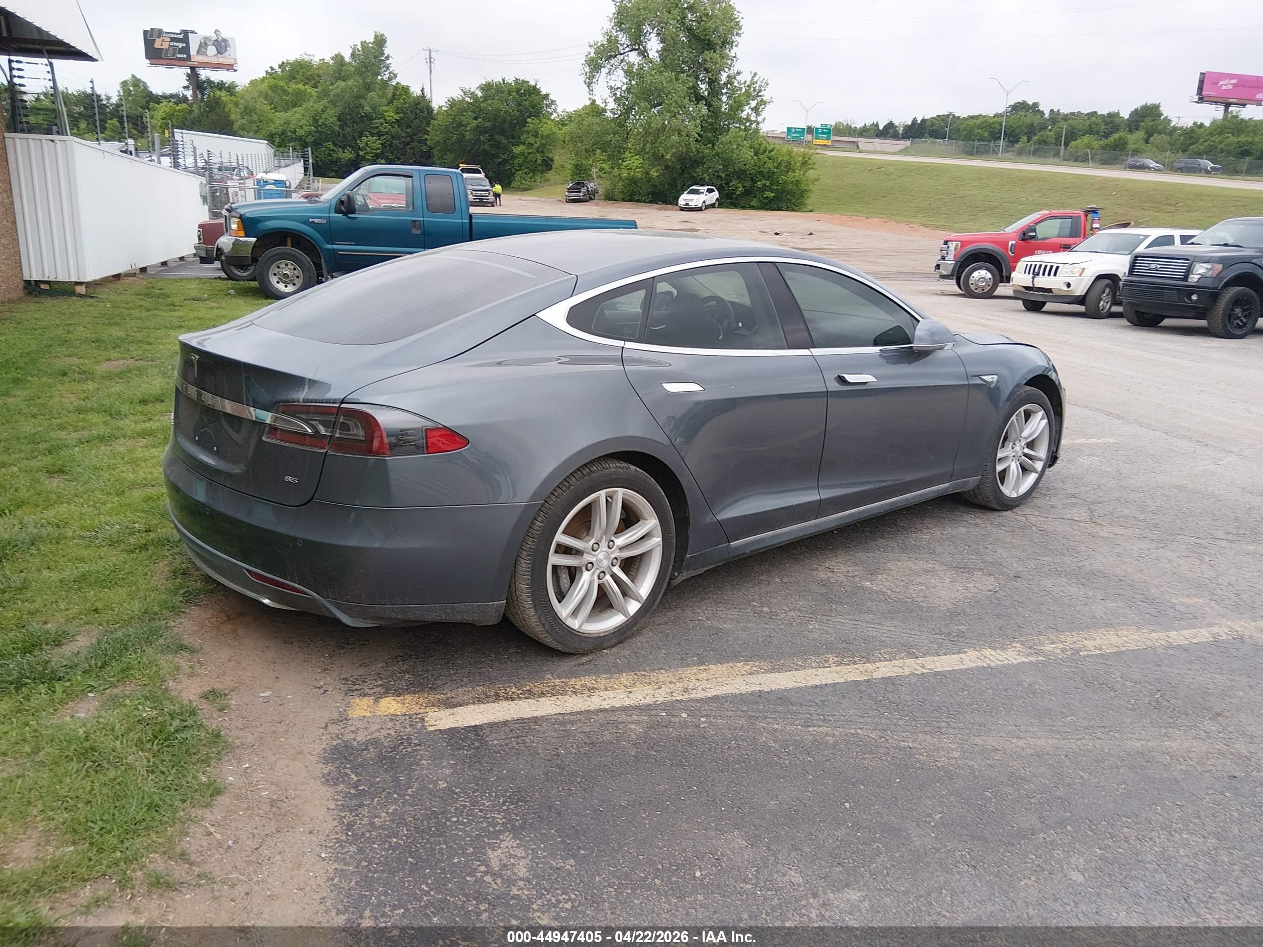 TESLA MODEL image 4