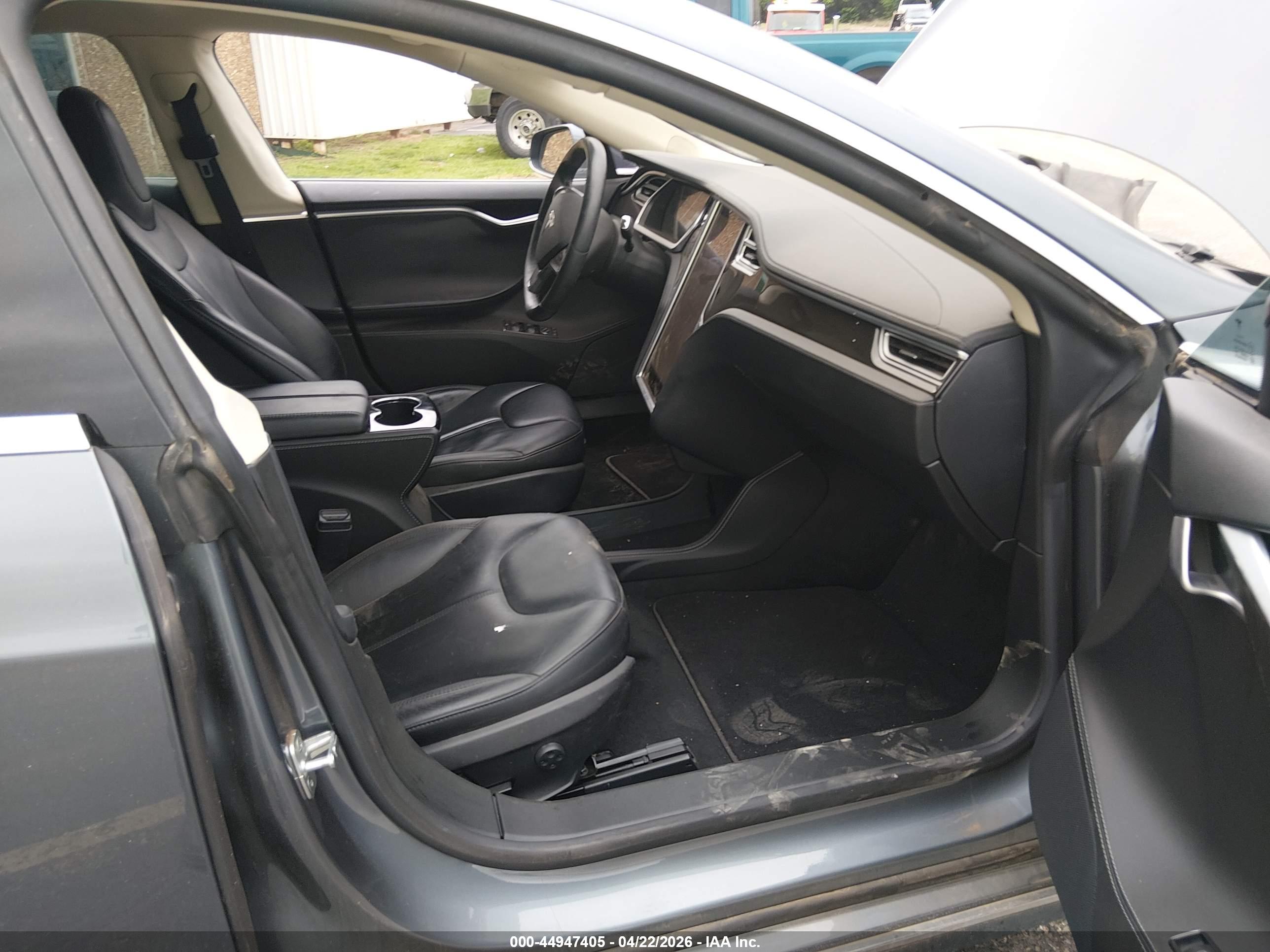 TESLA MODEL image 5
