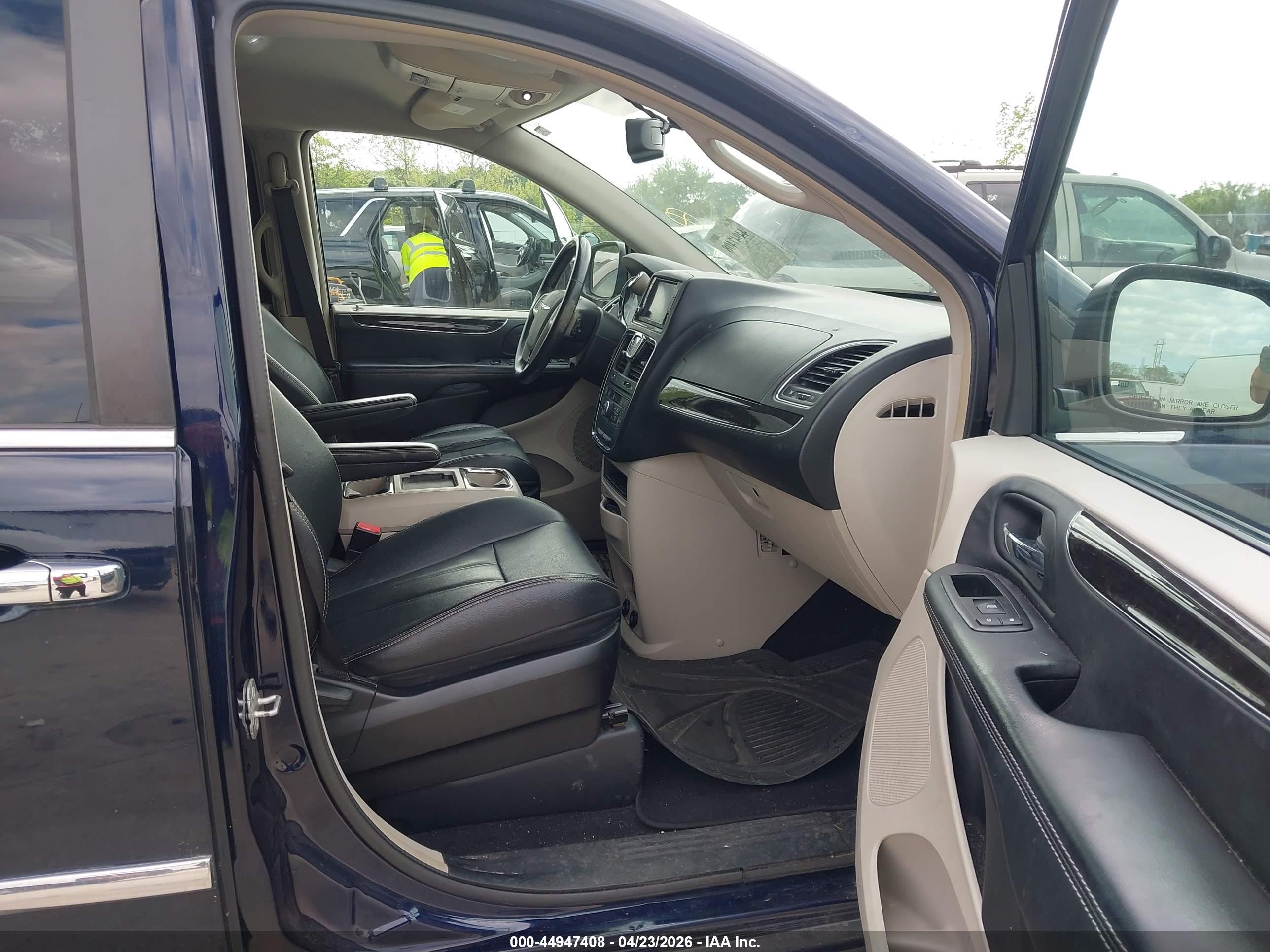 CHRYSLER TOWN image 5