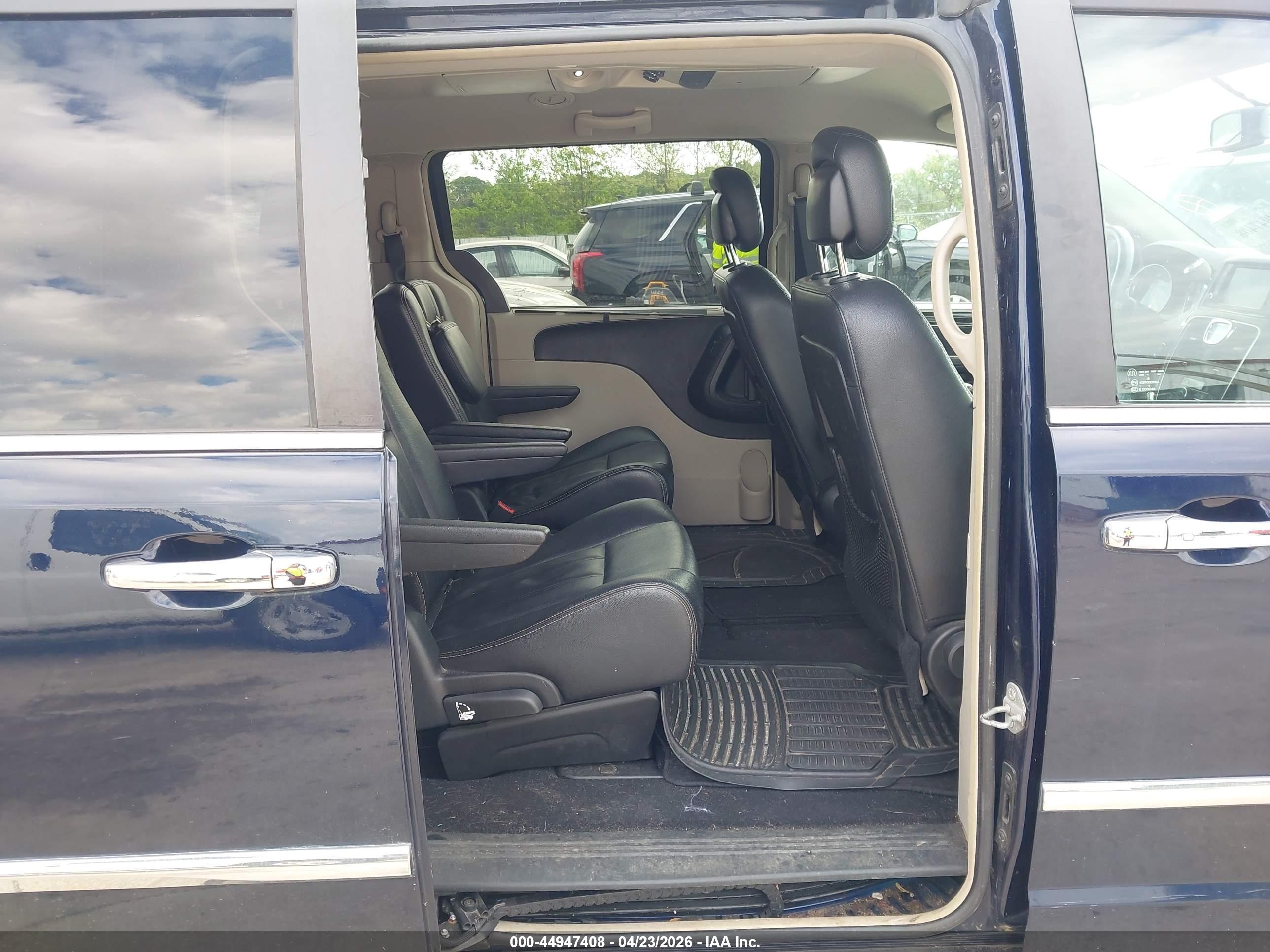 CHRYSLER TOWN image 8