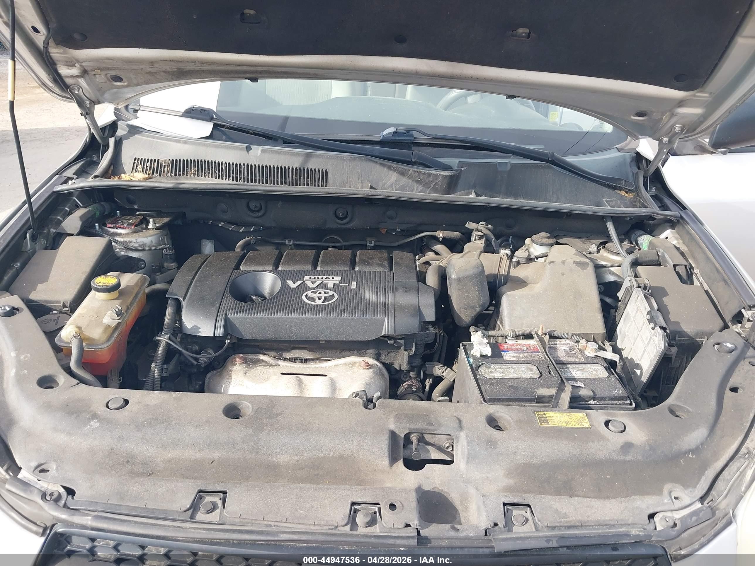 TOYOTA RAV4 image 10