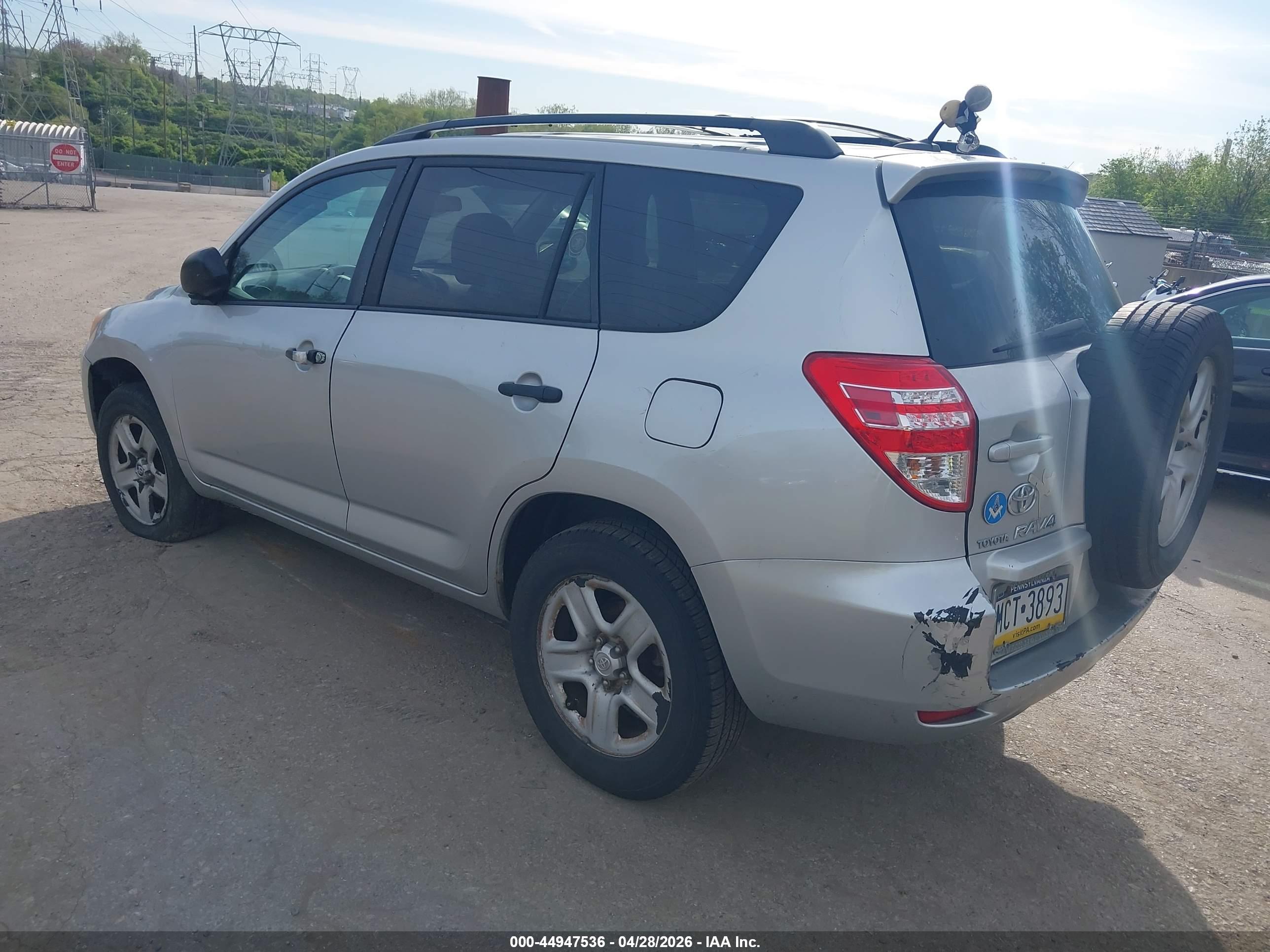 TOYOTA RAV4 image 3