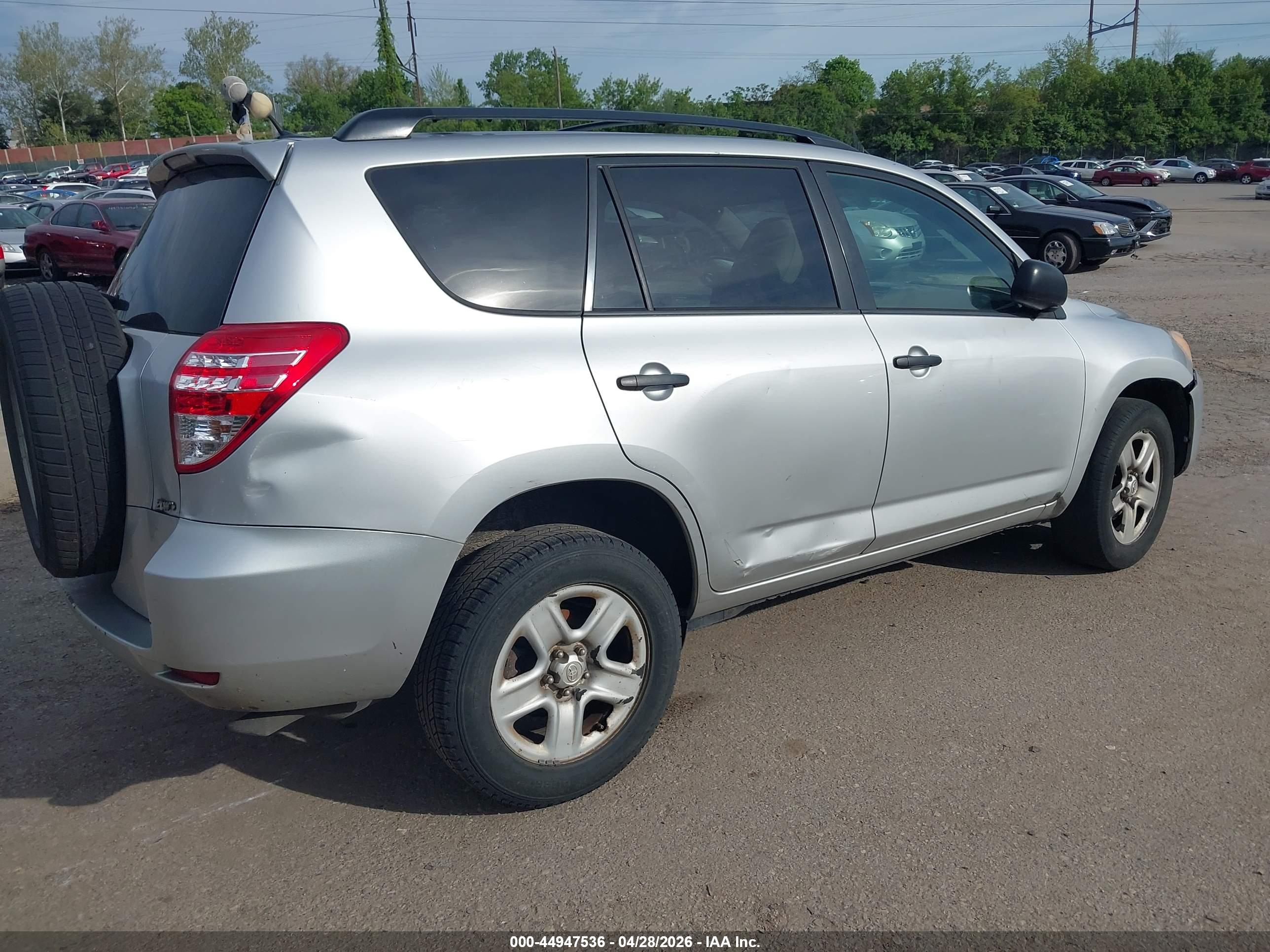 TOYOTA RAV4 image 4