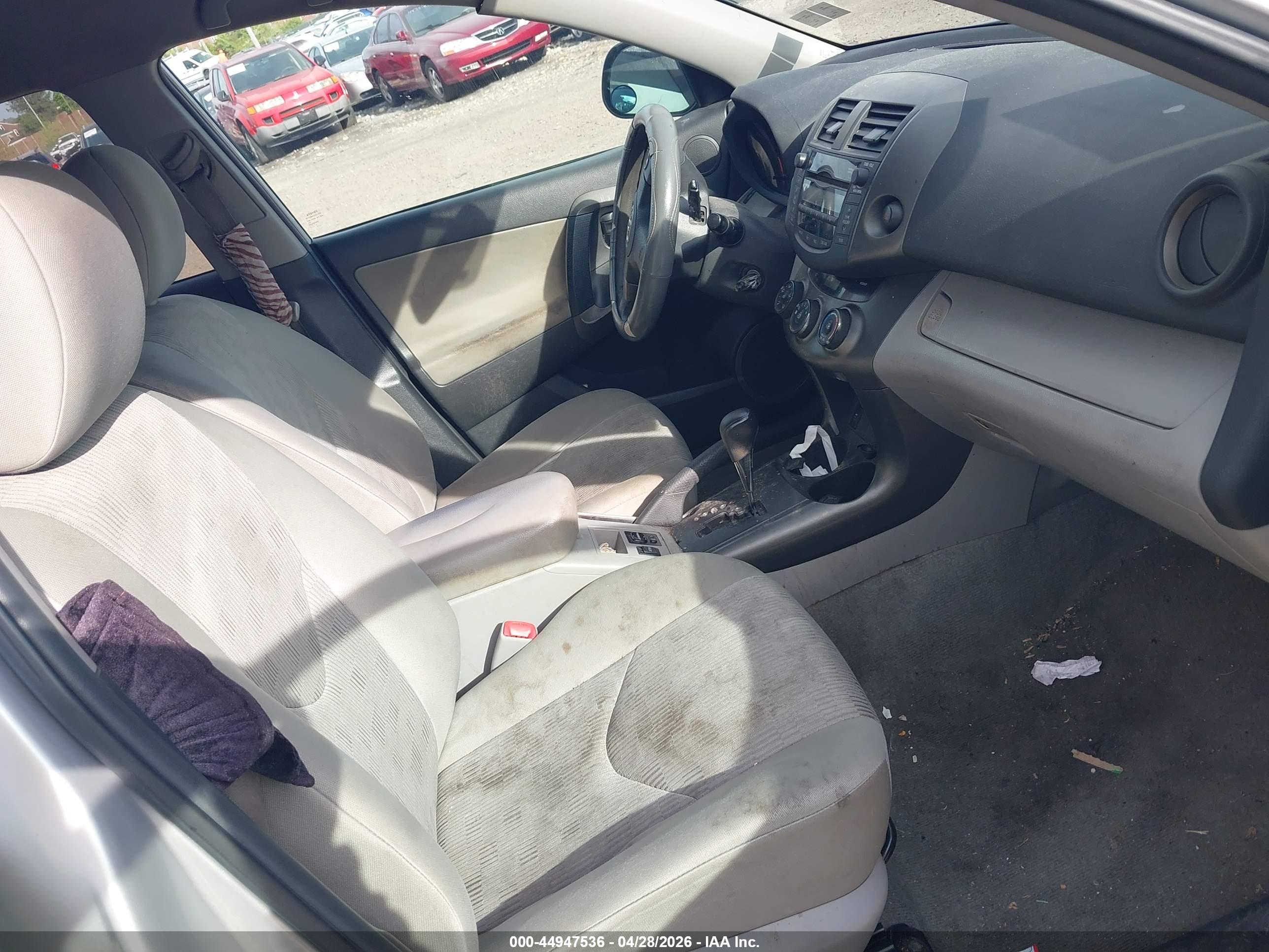 TOYOTA RAV4 image 5
