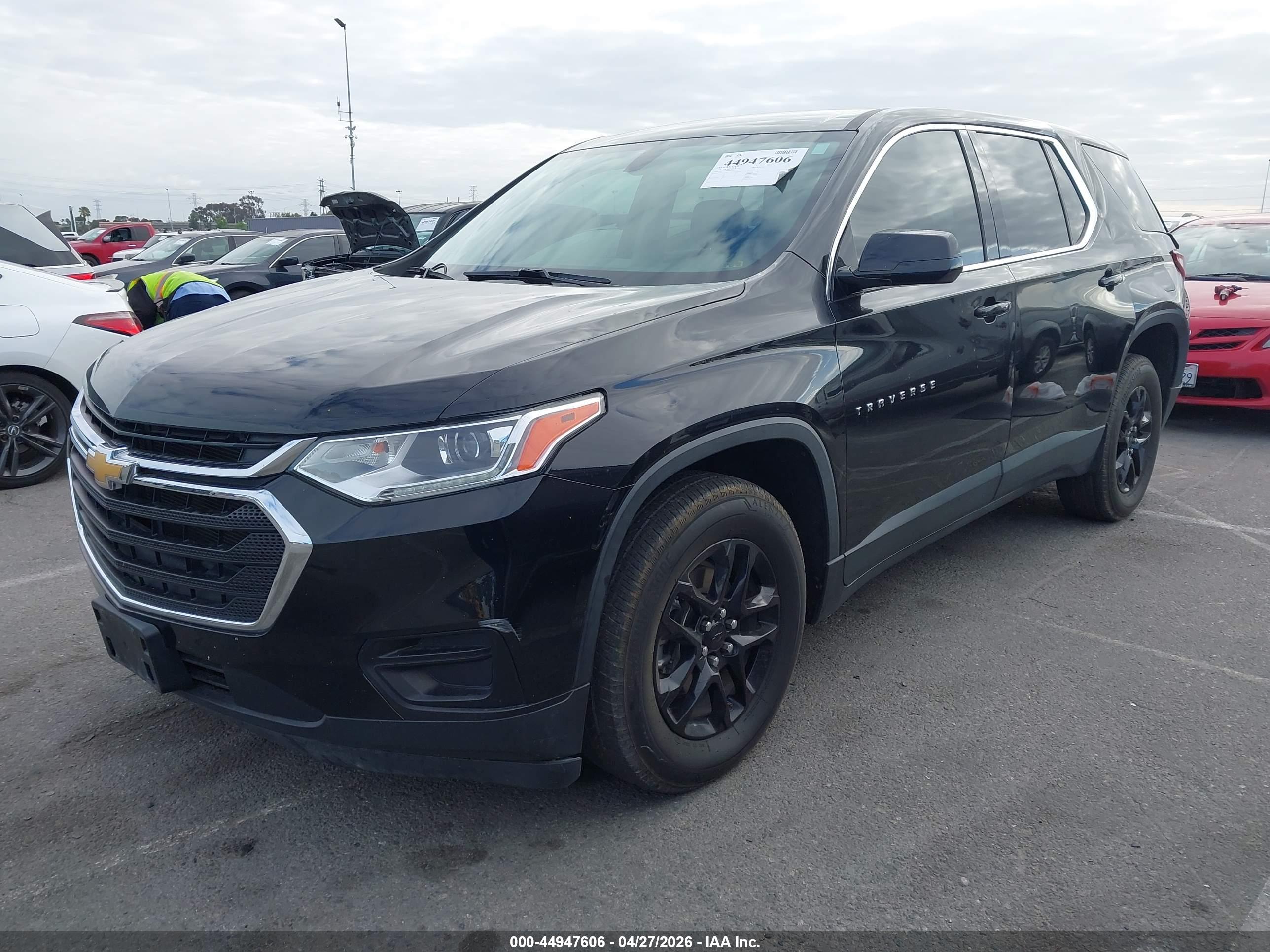 CHEVROLET TRAVERSE image 2