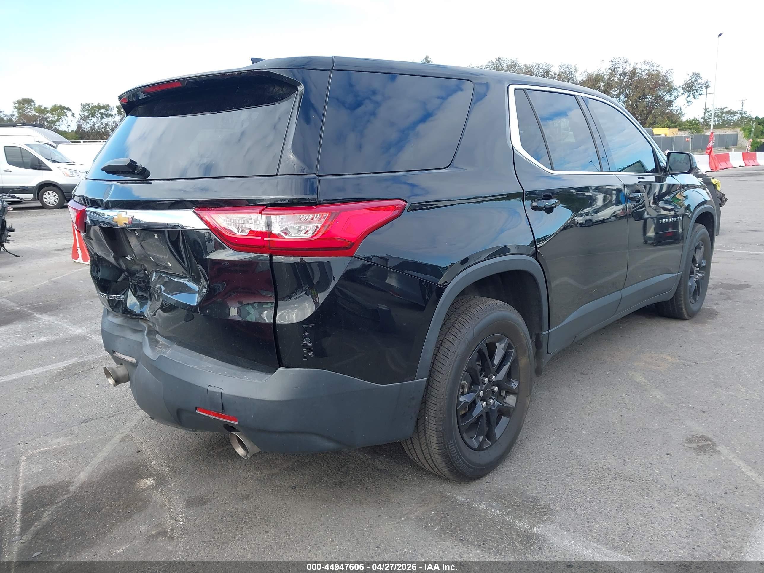 CHEVROLET TRAVERSE image 4
