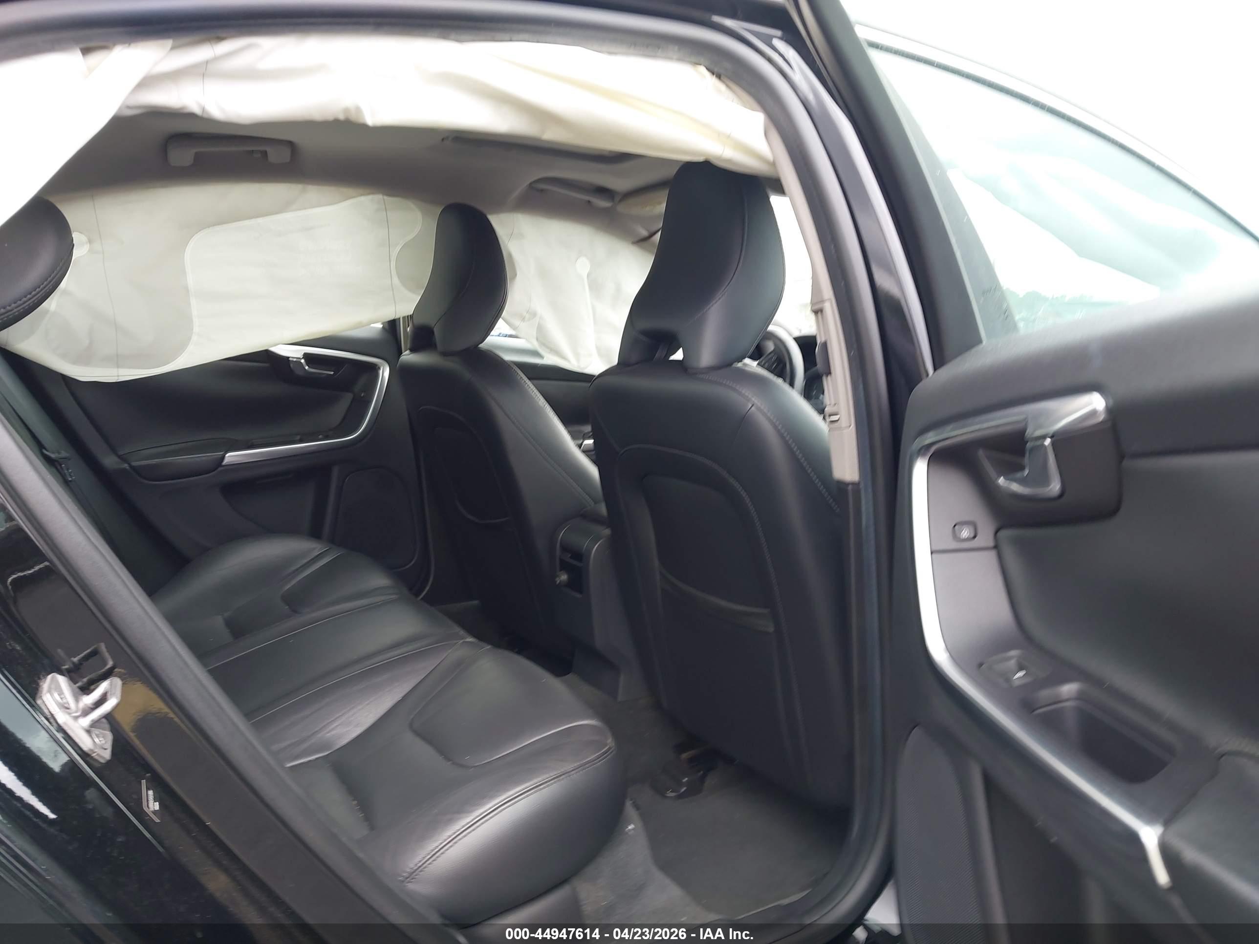 VOLVO S60 image 8