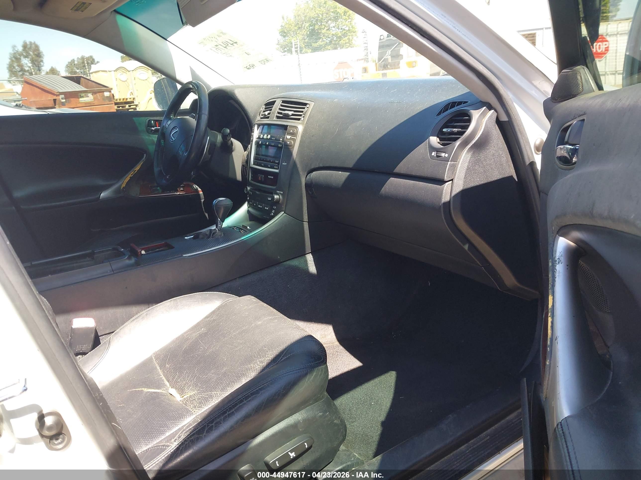 LEXUS IS image 5