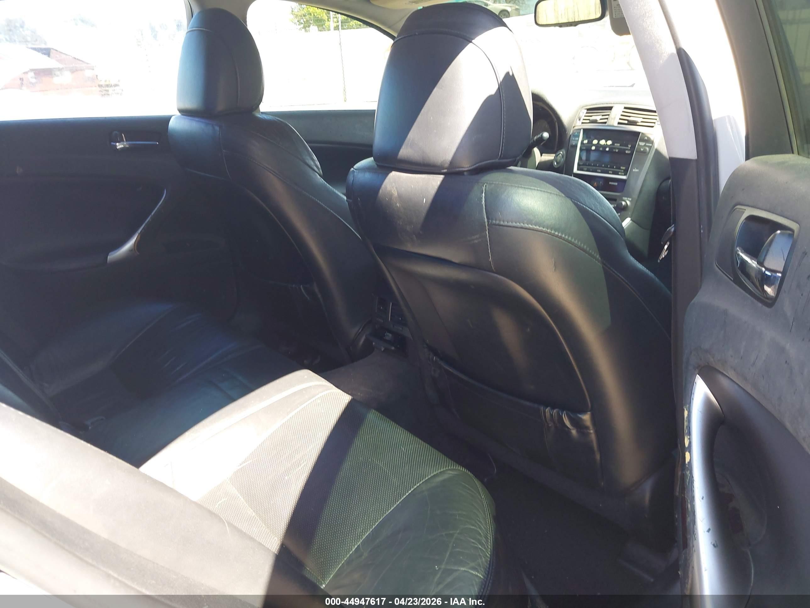 LEXUS IS image 8