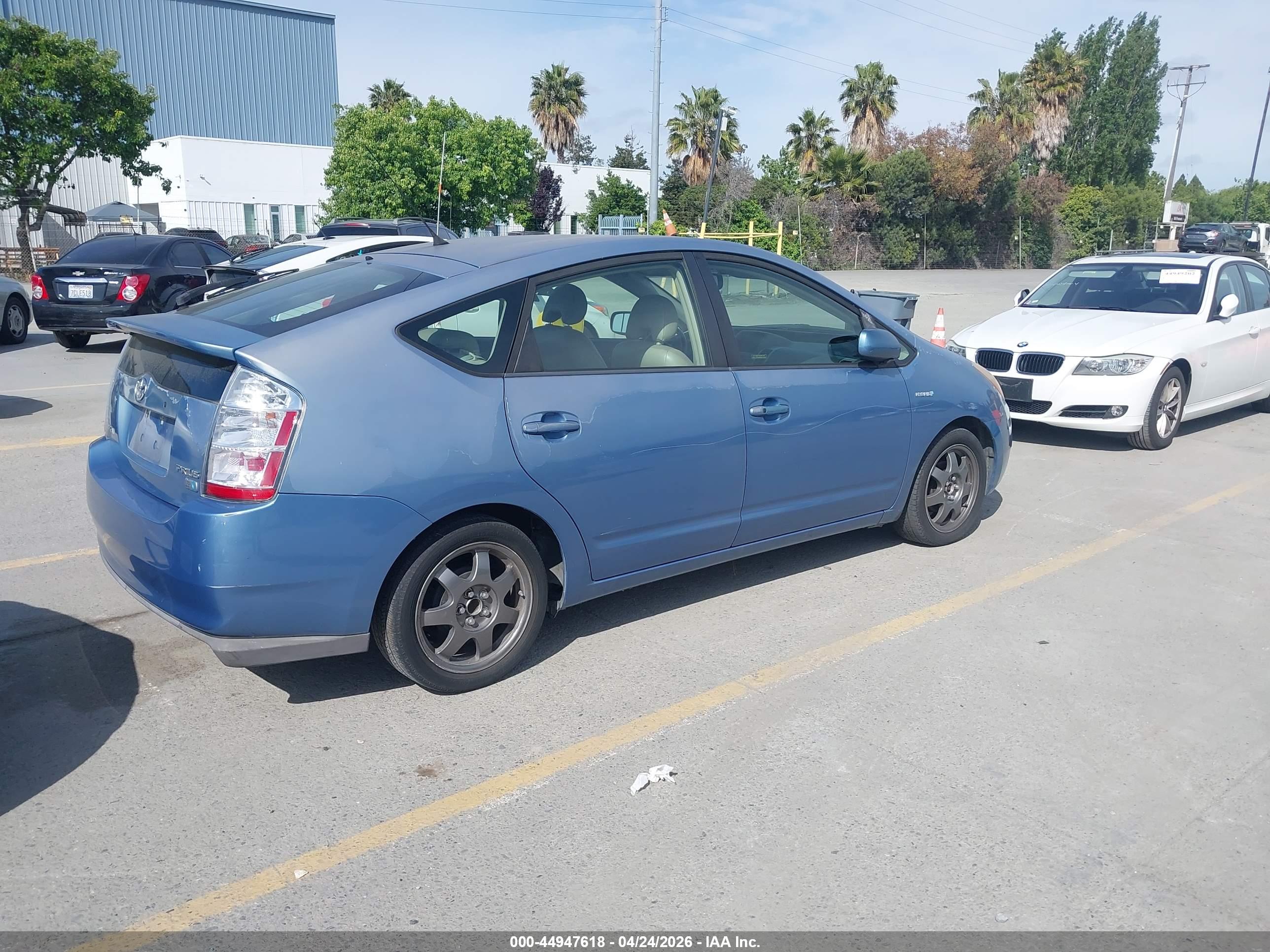 TOYOTA PRIUS image 4