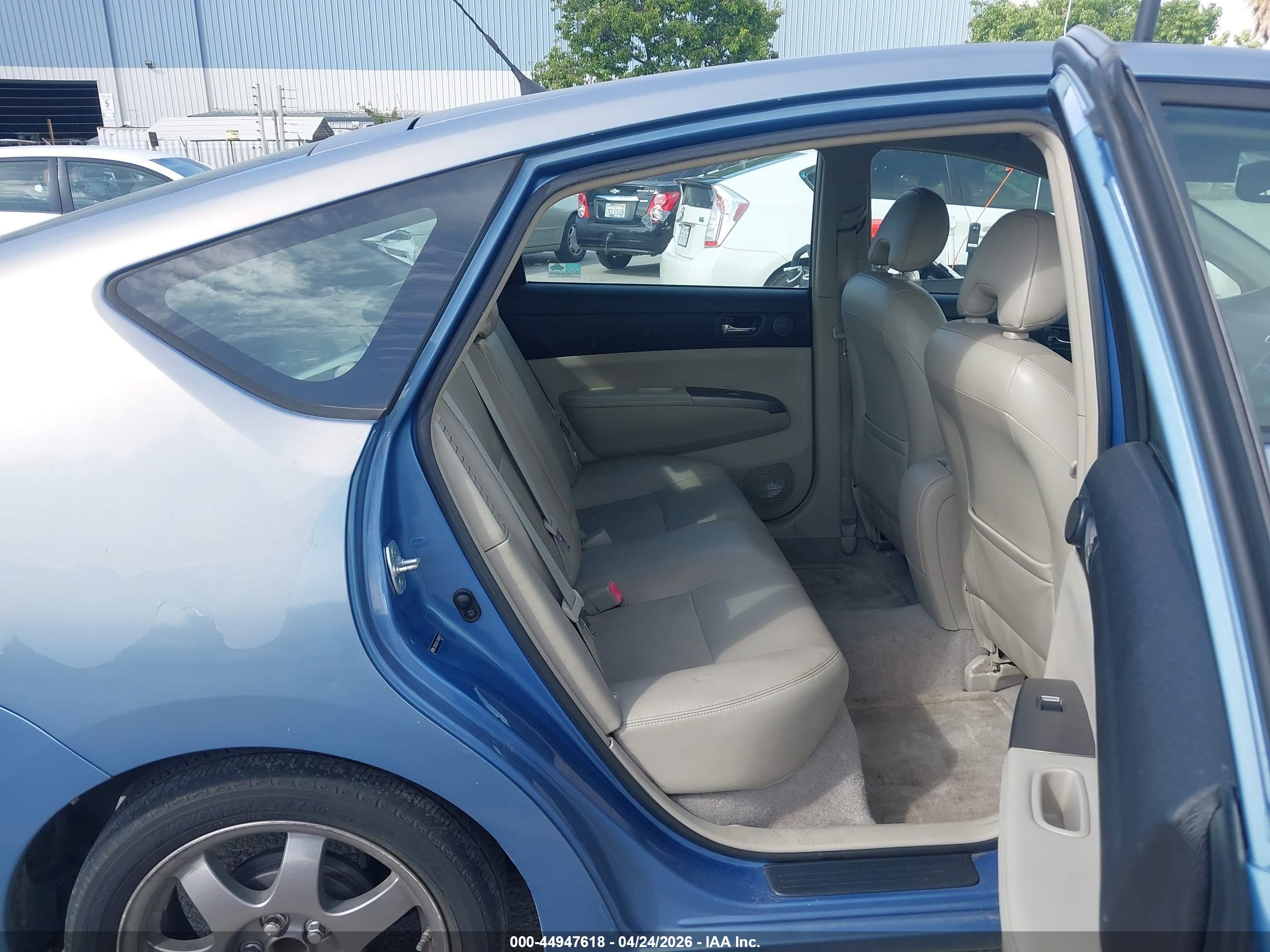 TOYOTA PRIUS image 8