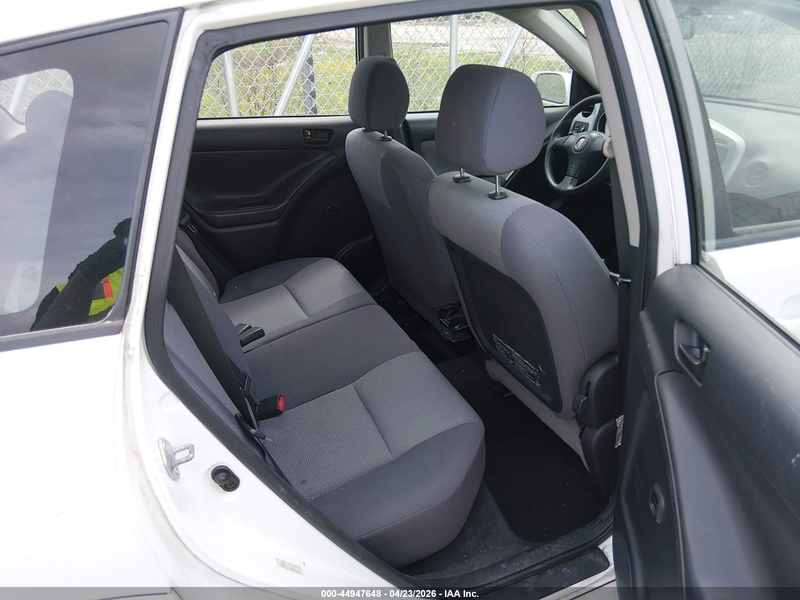 PONTIAC VIBE image 8