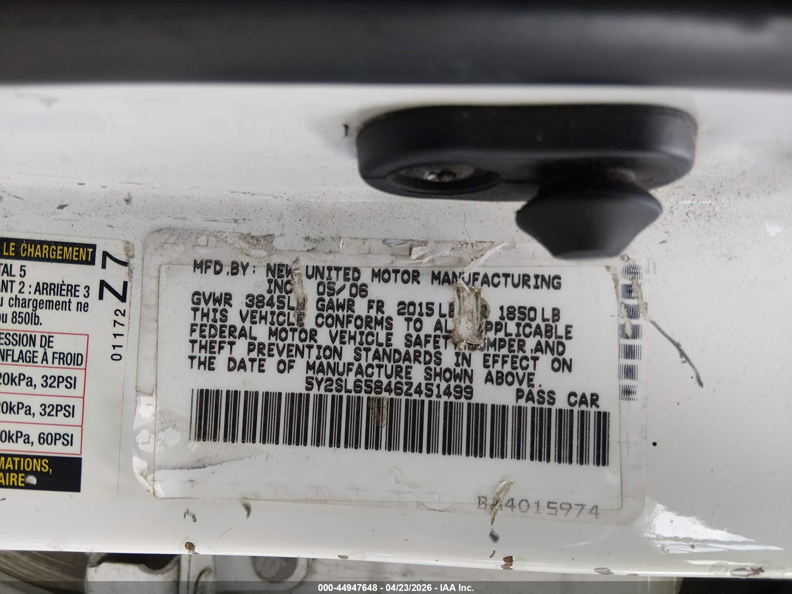 PONTIAC VIBE image 9