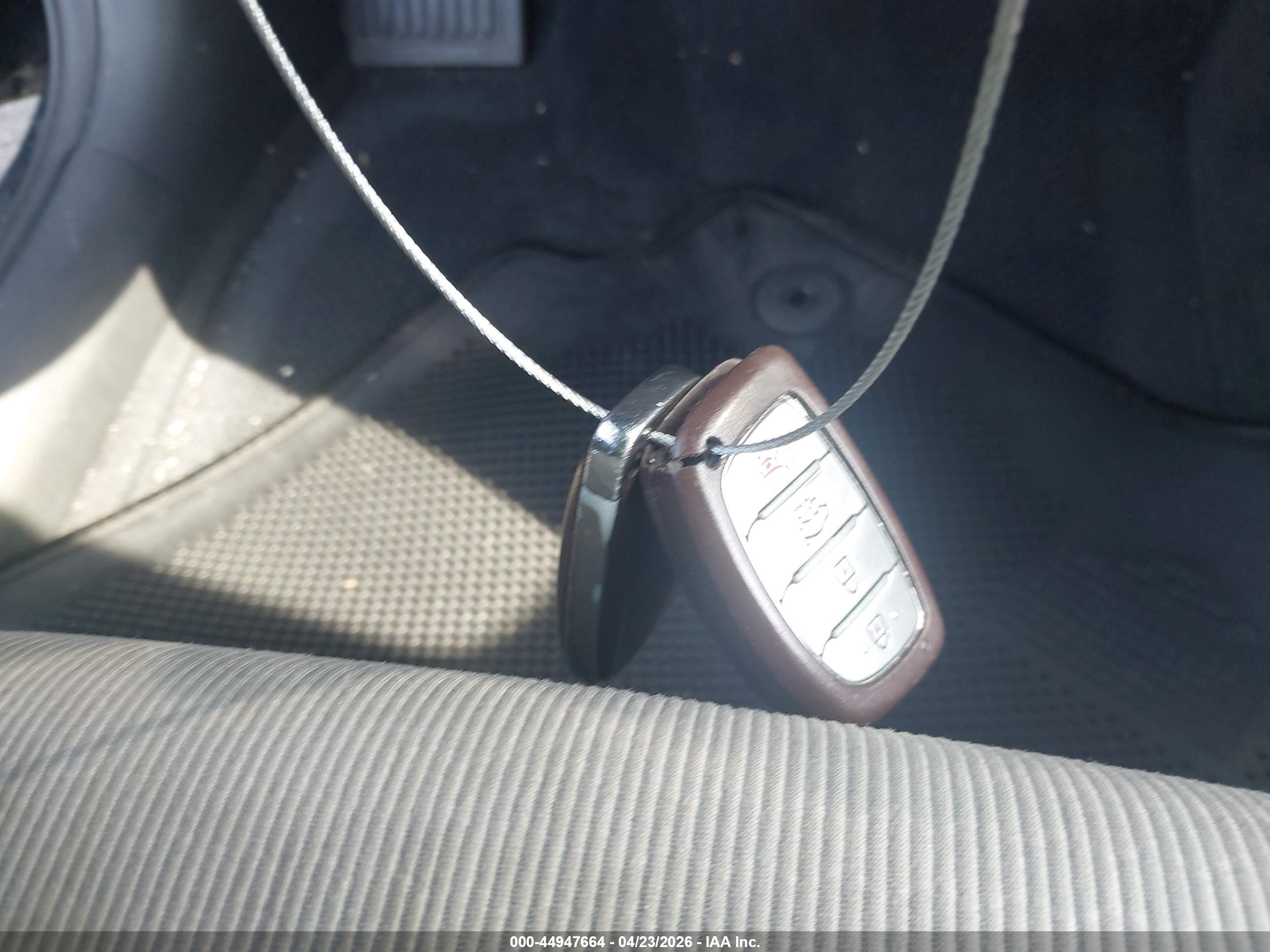 HYUNDAI ELANTRA image 11
