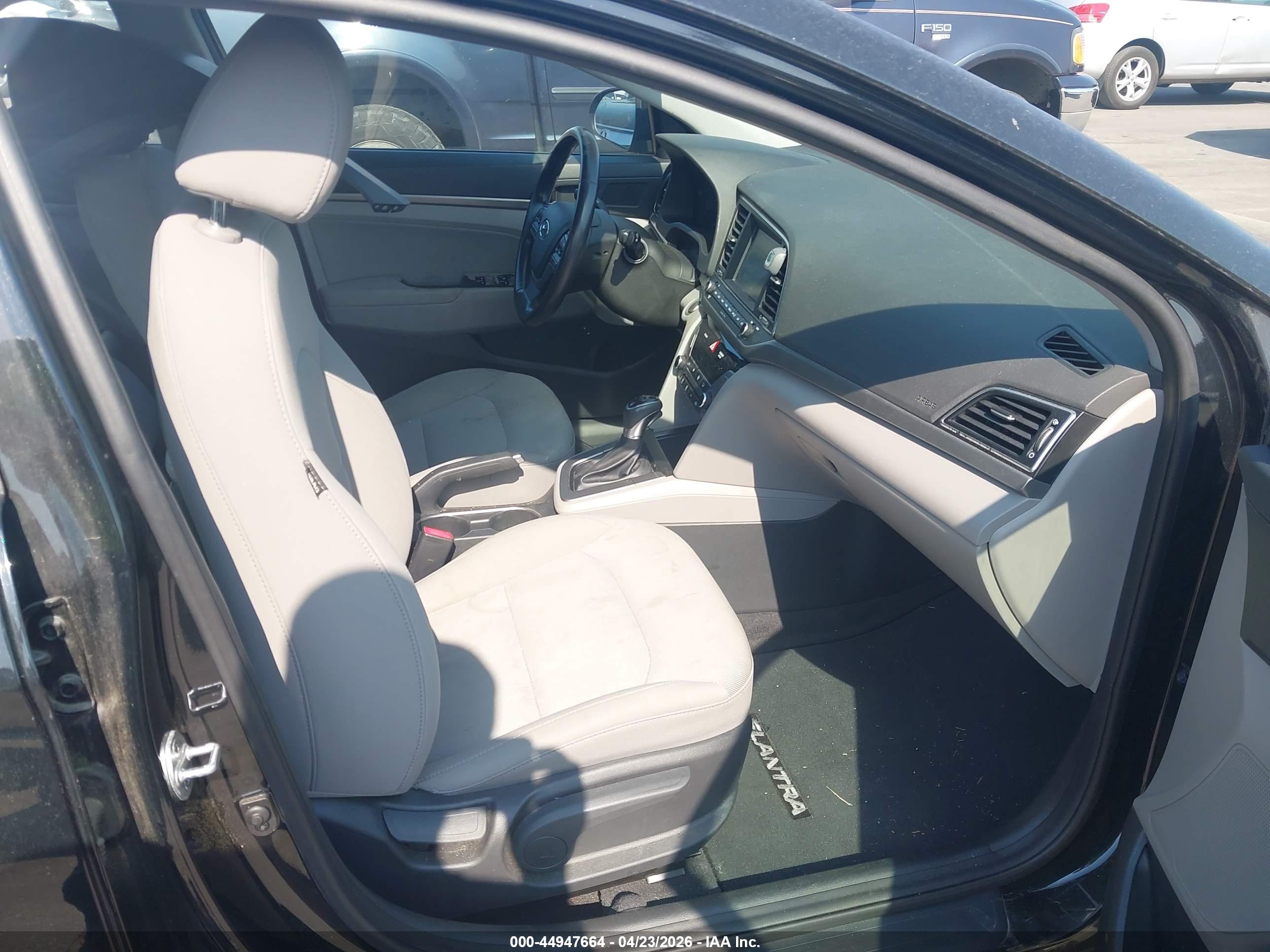 HYUNDAI ELANTRA image 5