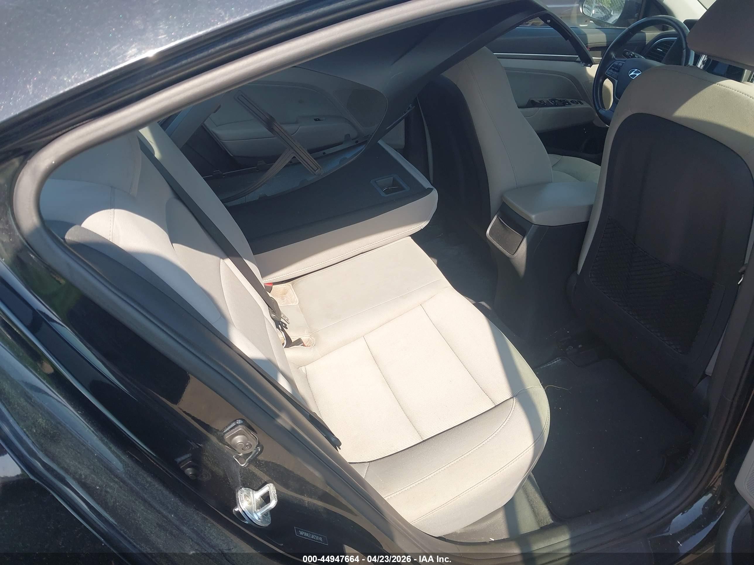 HYUNDAI ELANTRA image 8