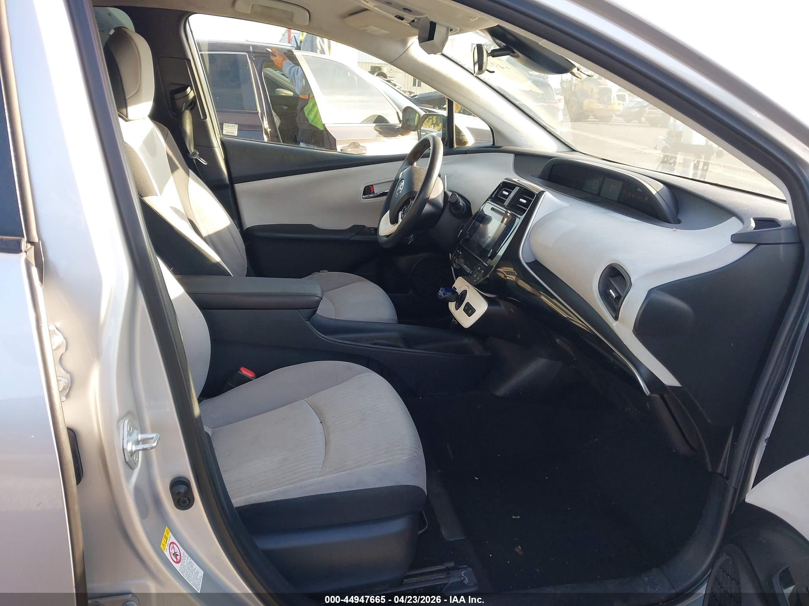 TOYOTA PRIUS image 5