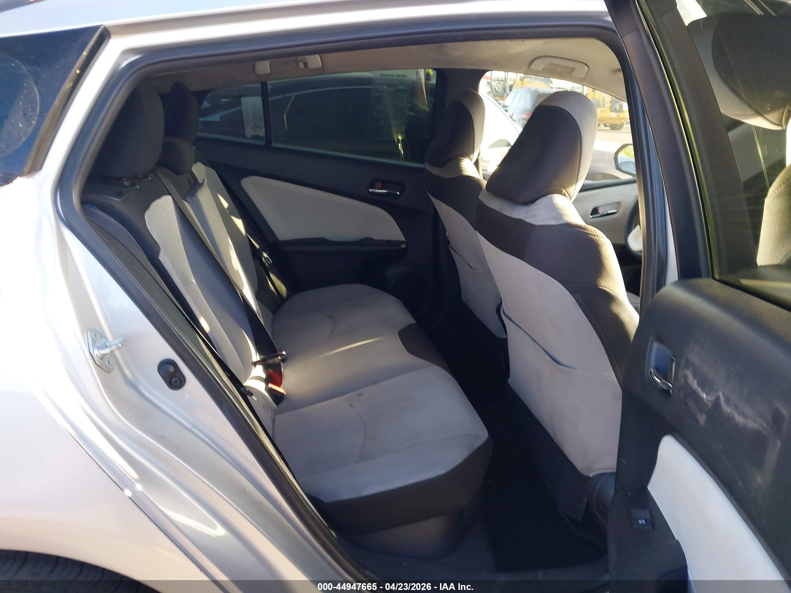 TOYOTA PRIUS image 8