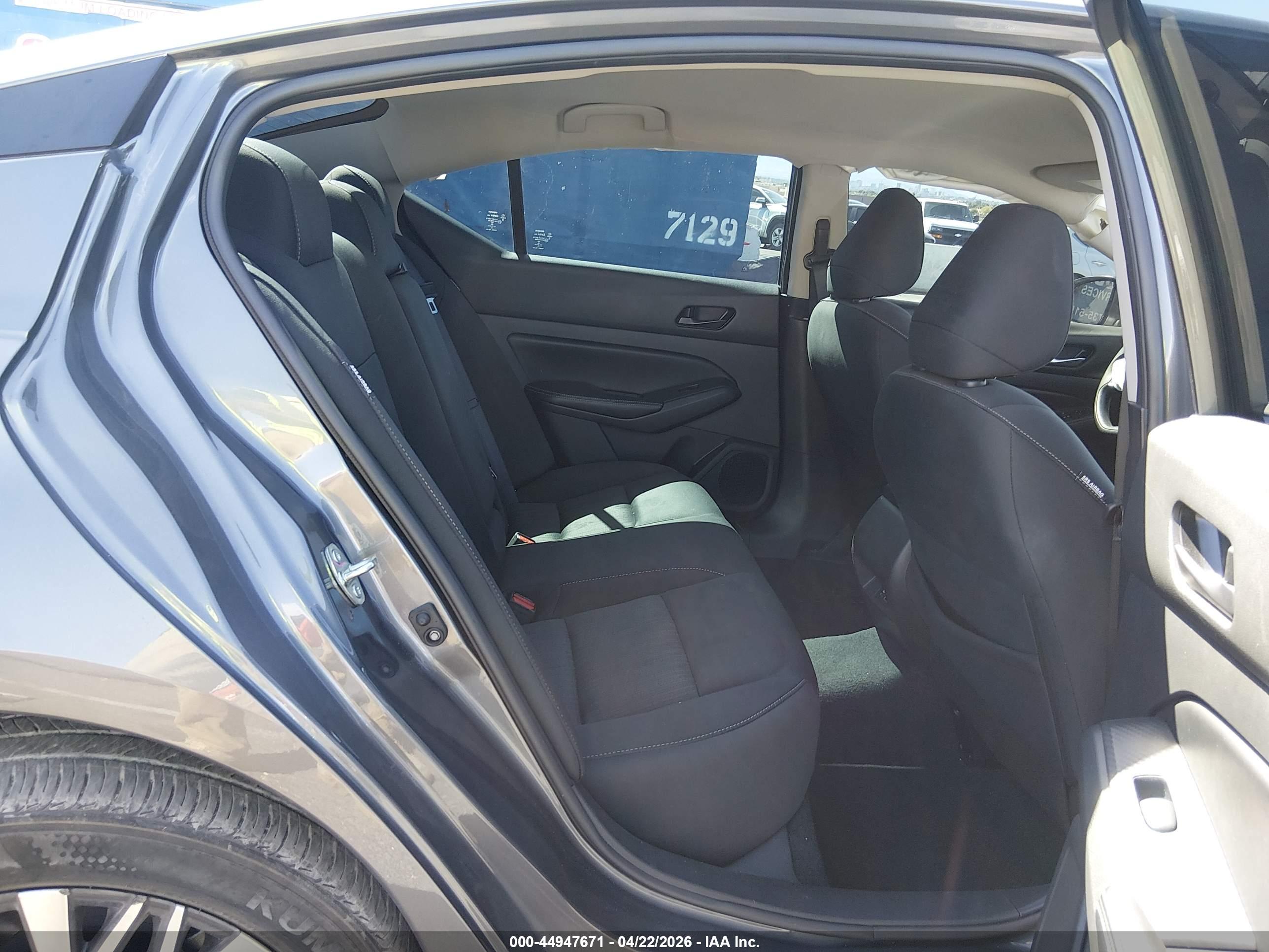 NISSAN ALTIMA image 8