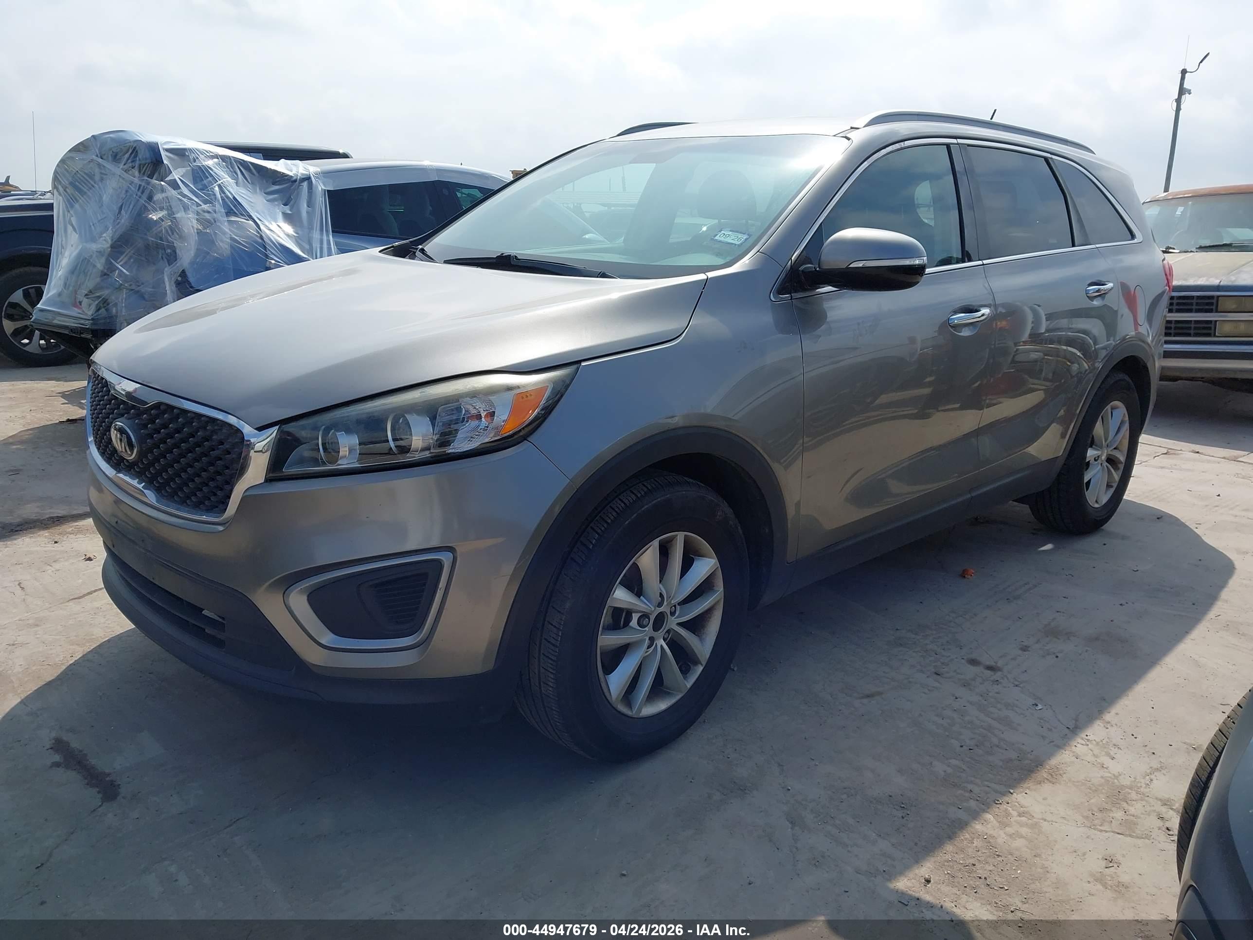 KIA SORENTO image 2