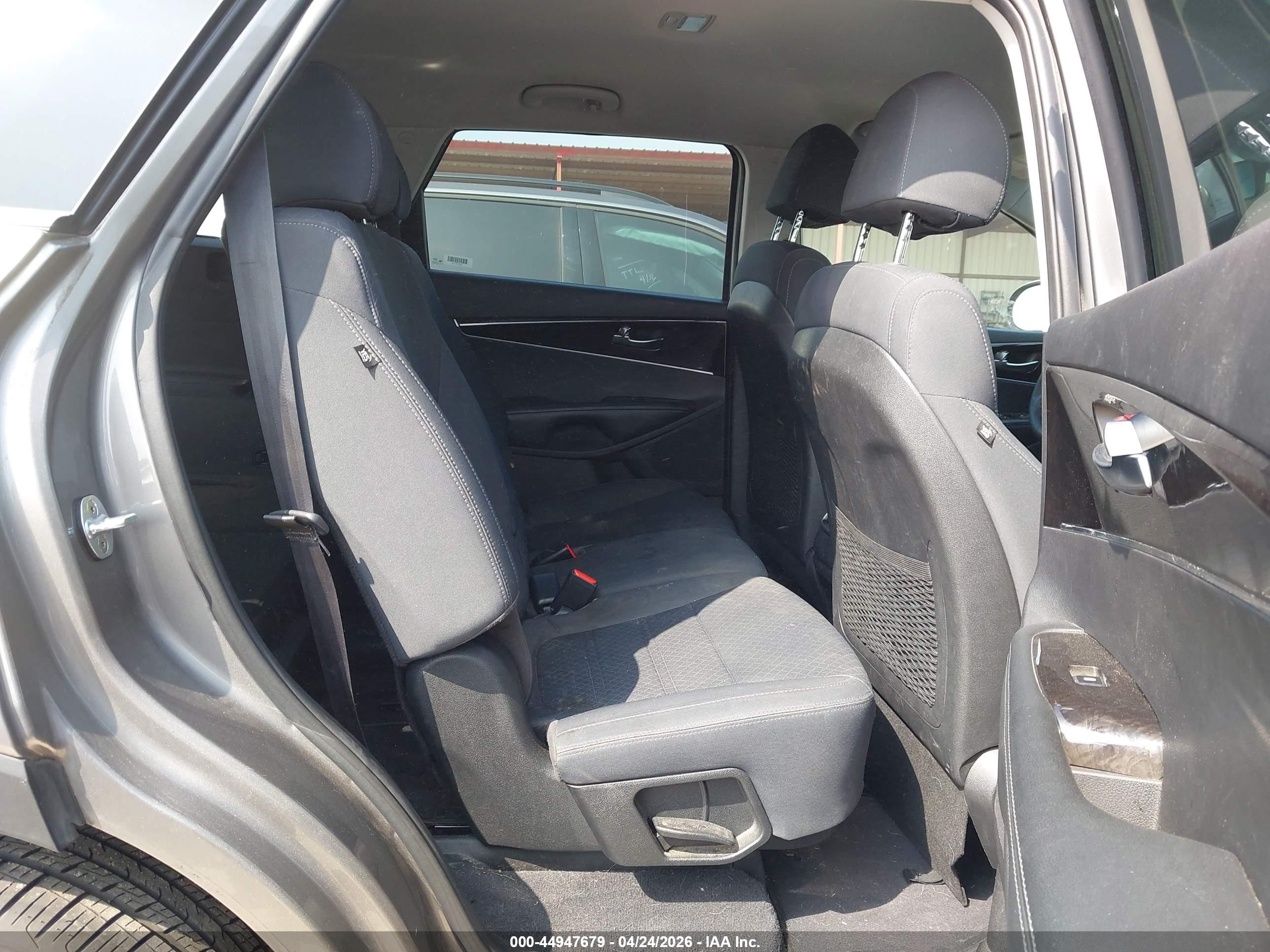 KIA SORENTO image 8