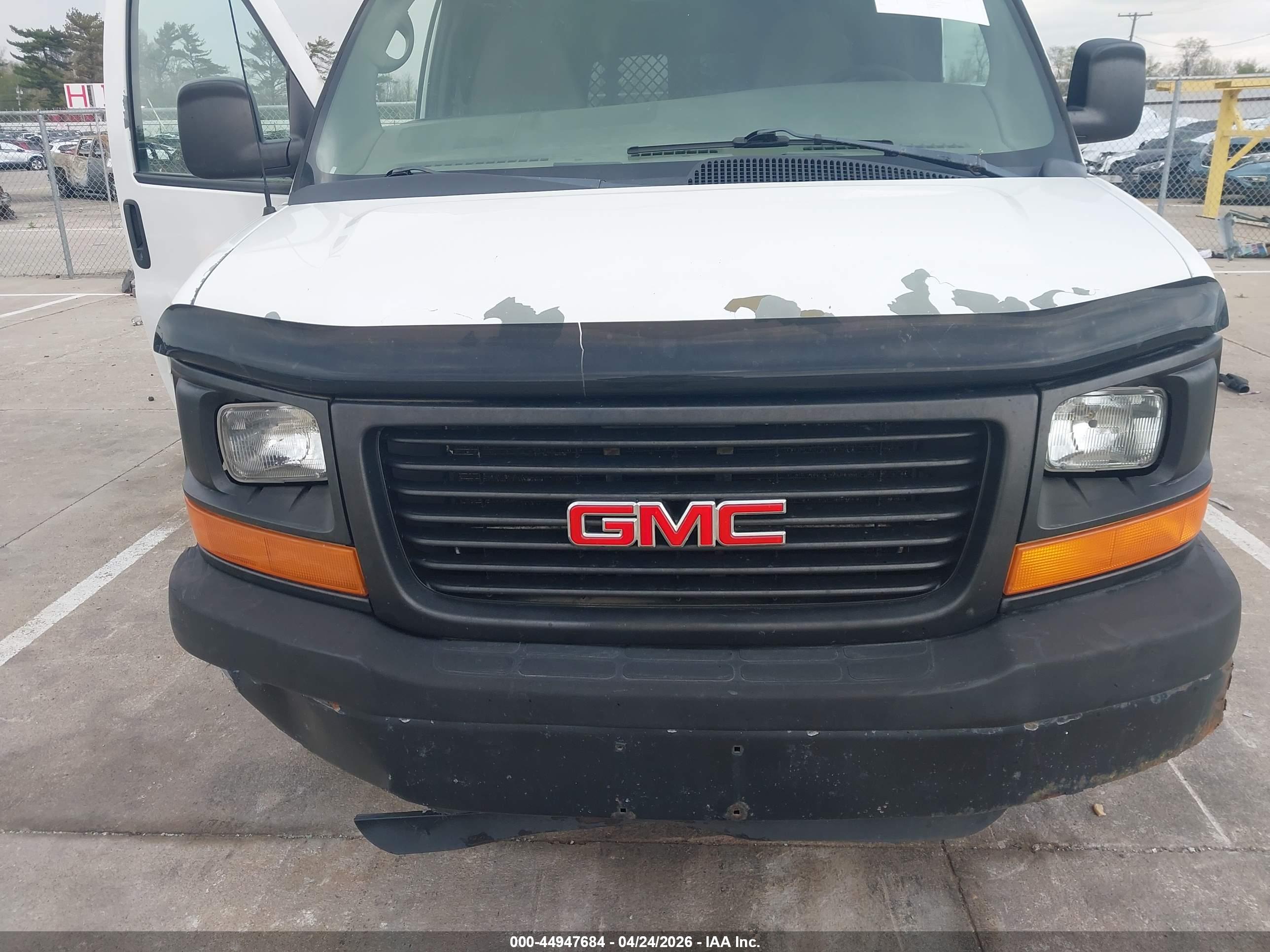 GMC SAVANA image 10