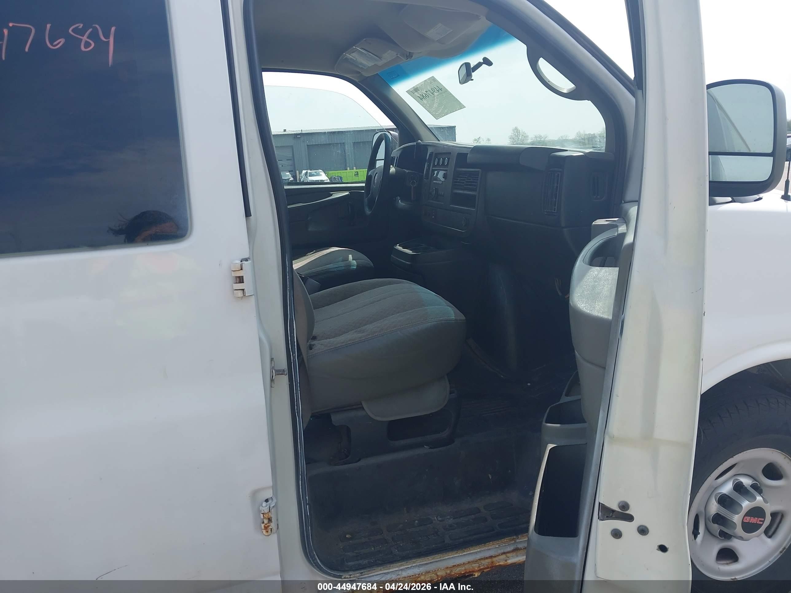 GMC SAVANA image 5