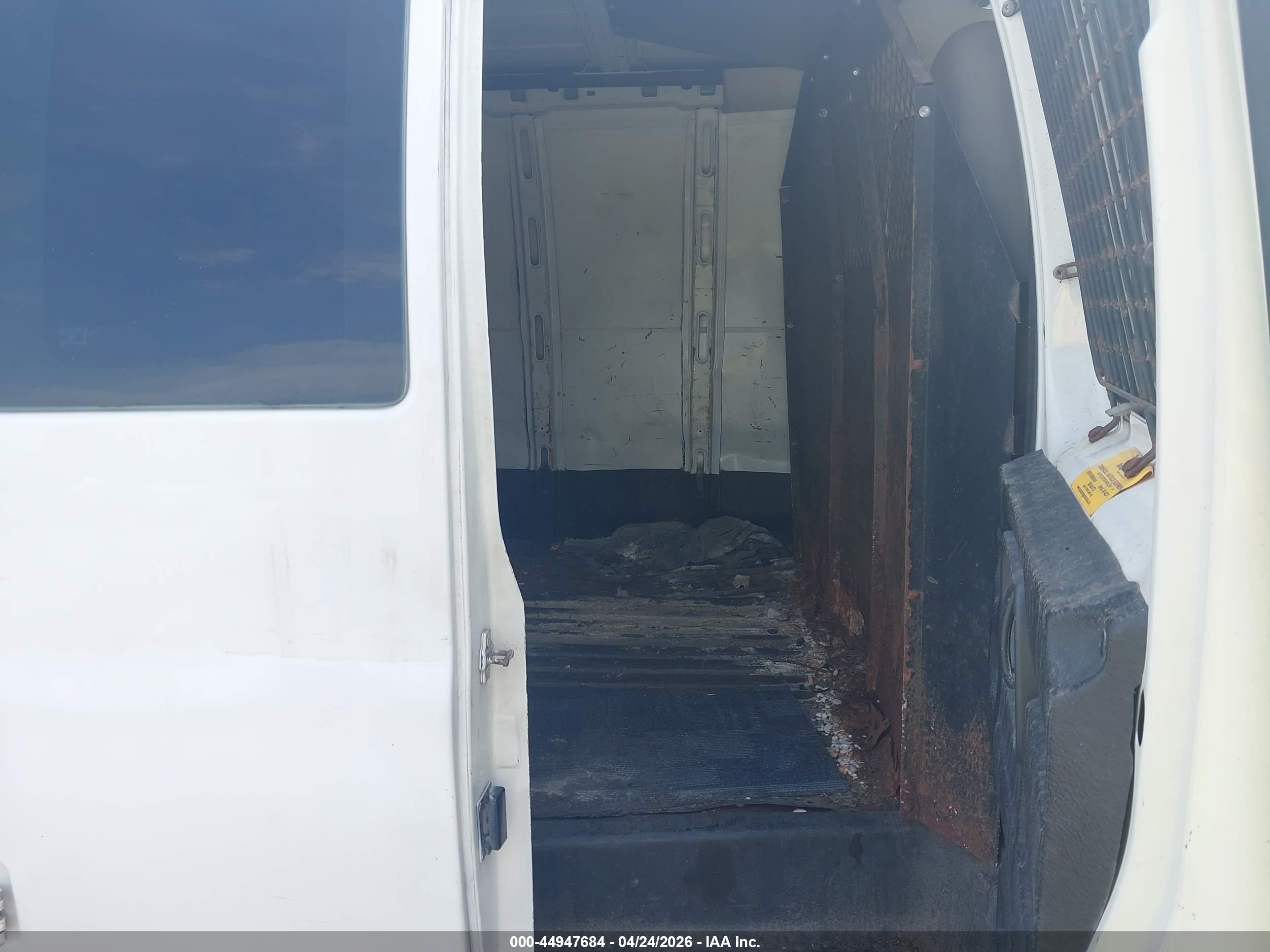 GMC SAVANA image 8