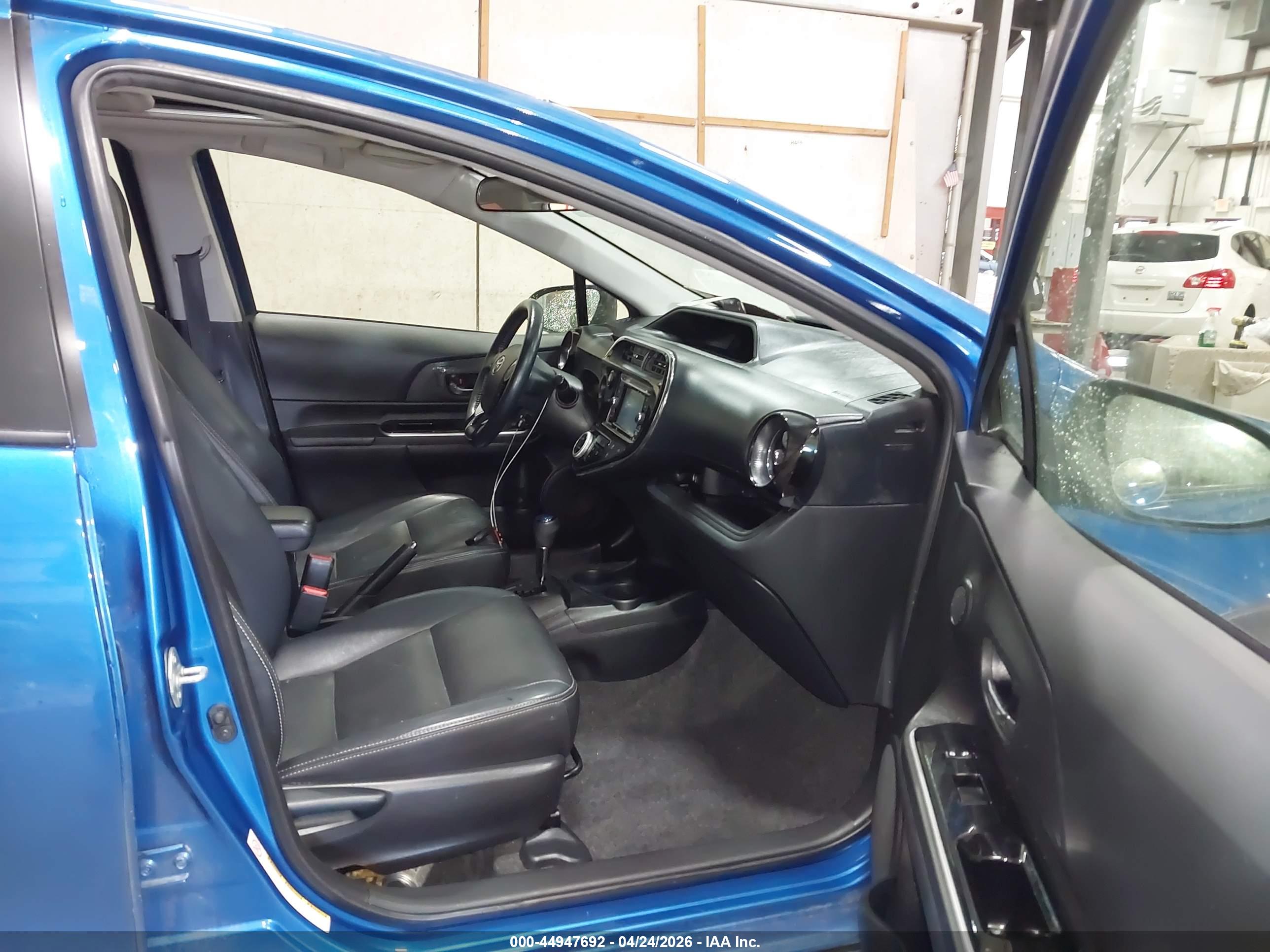 TOYOTA PRIUS image 5