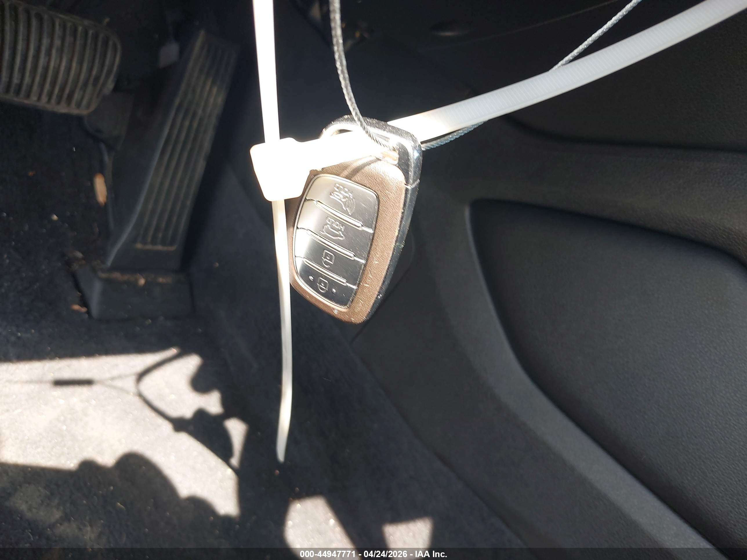 HYUNDAI TUCSON image 11