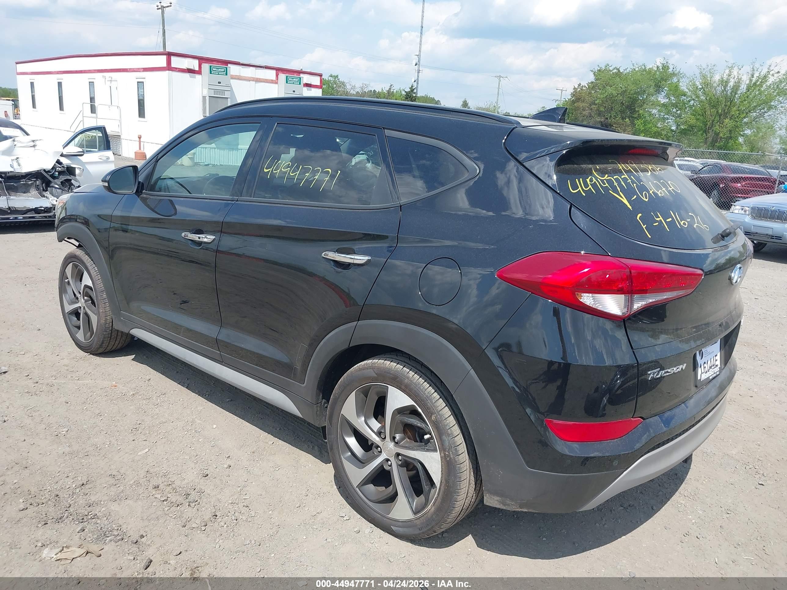 HYUNDAI TUCSON image 3