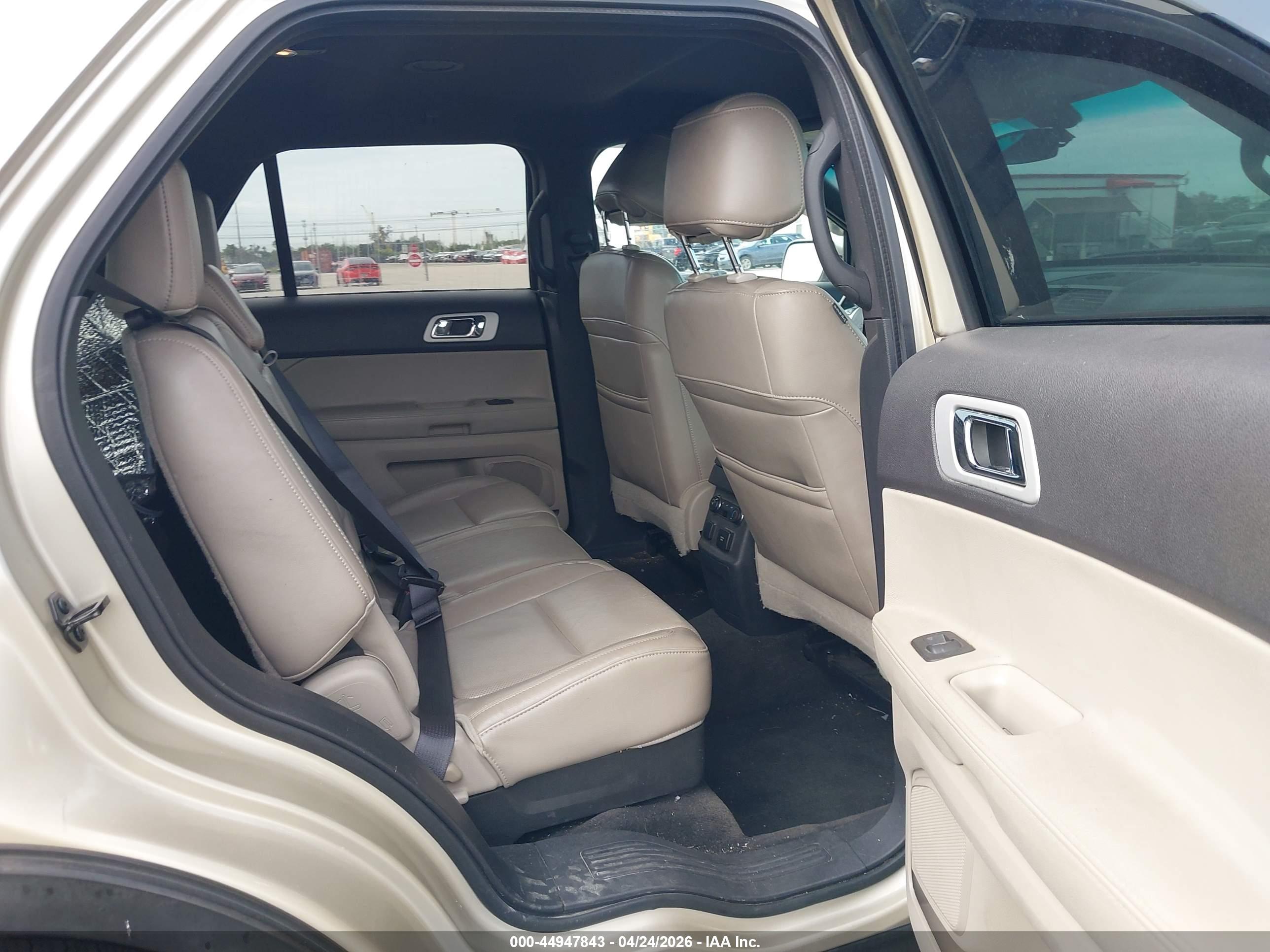 FORD EXPLORER image 8