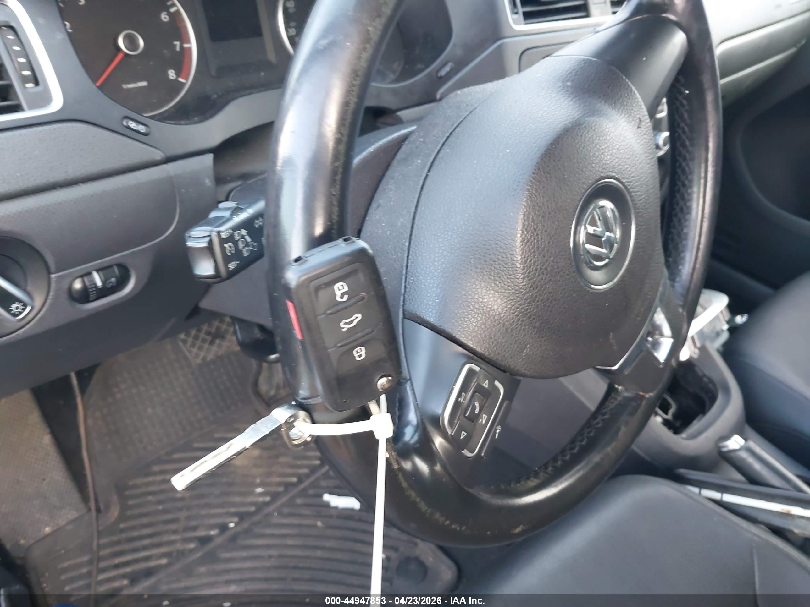 VOLKSWAGEN JETTA image 11
