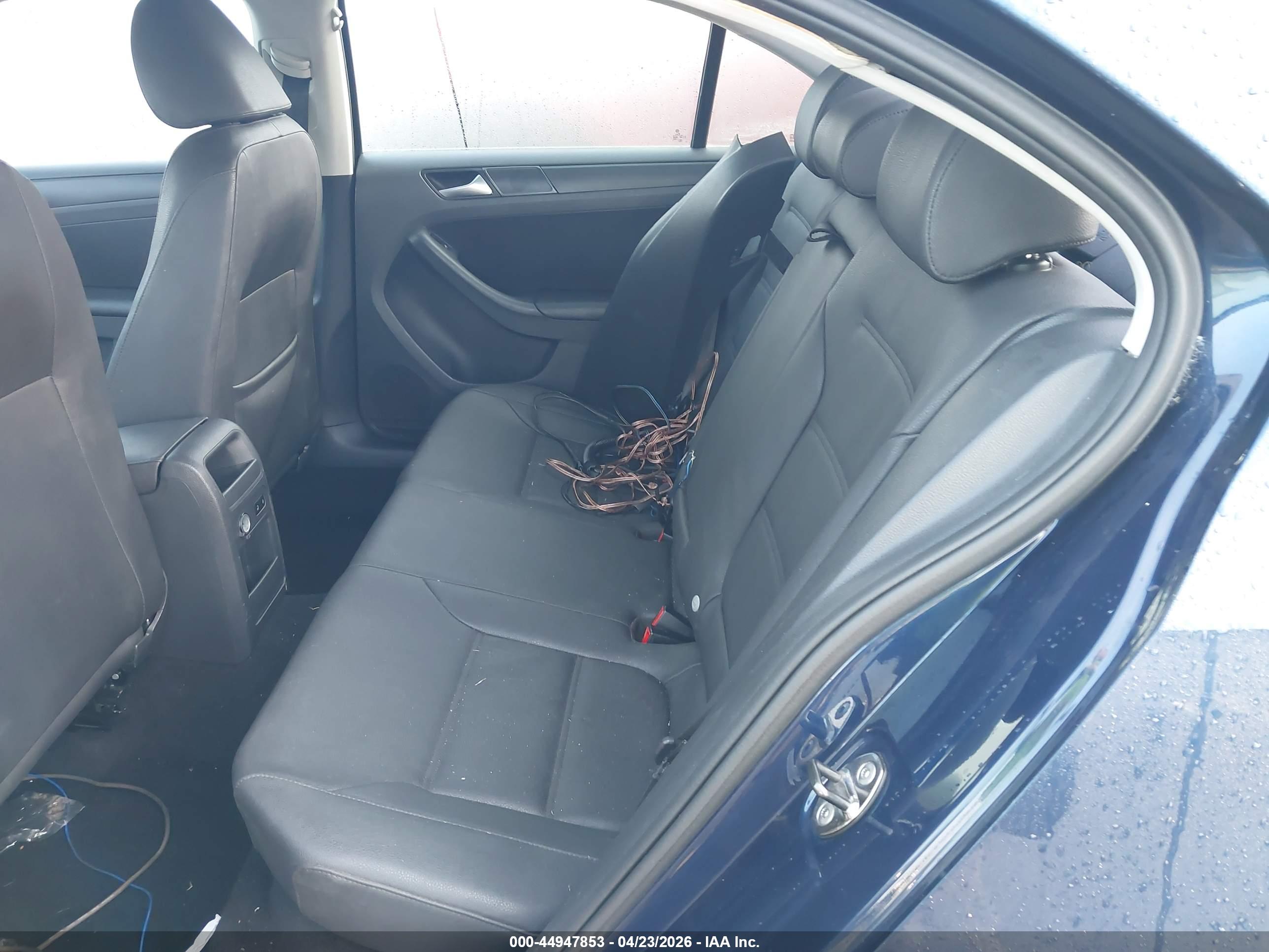 VOLKSWAGEN JETTA image 8